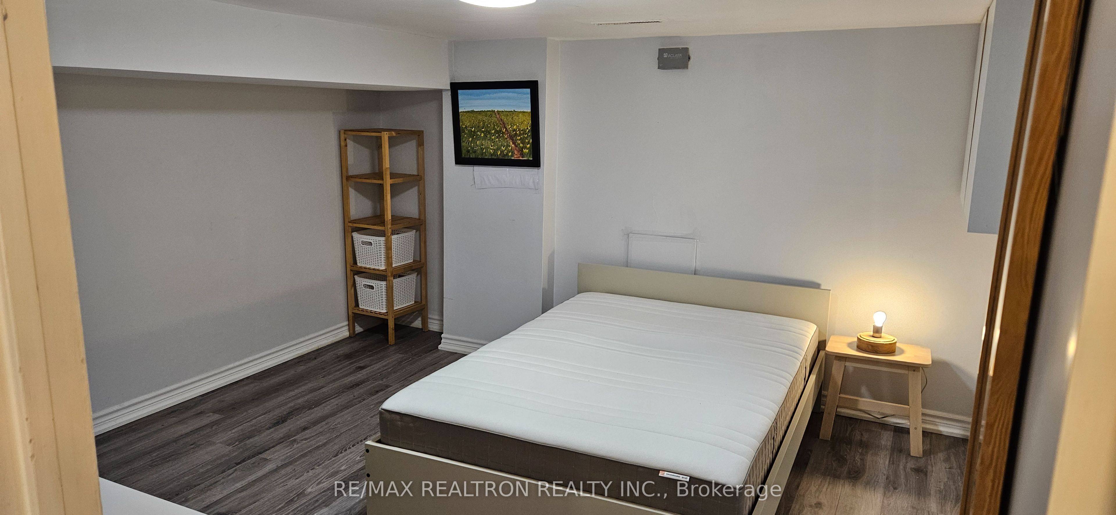372 Rhodes Avenue Property Photo 6