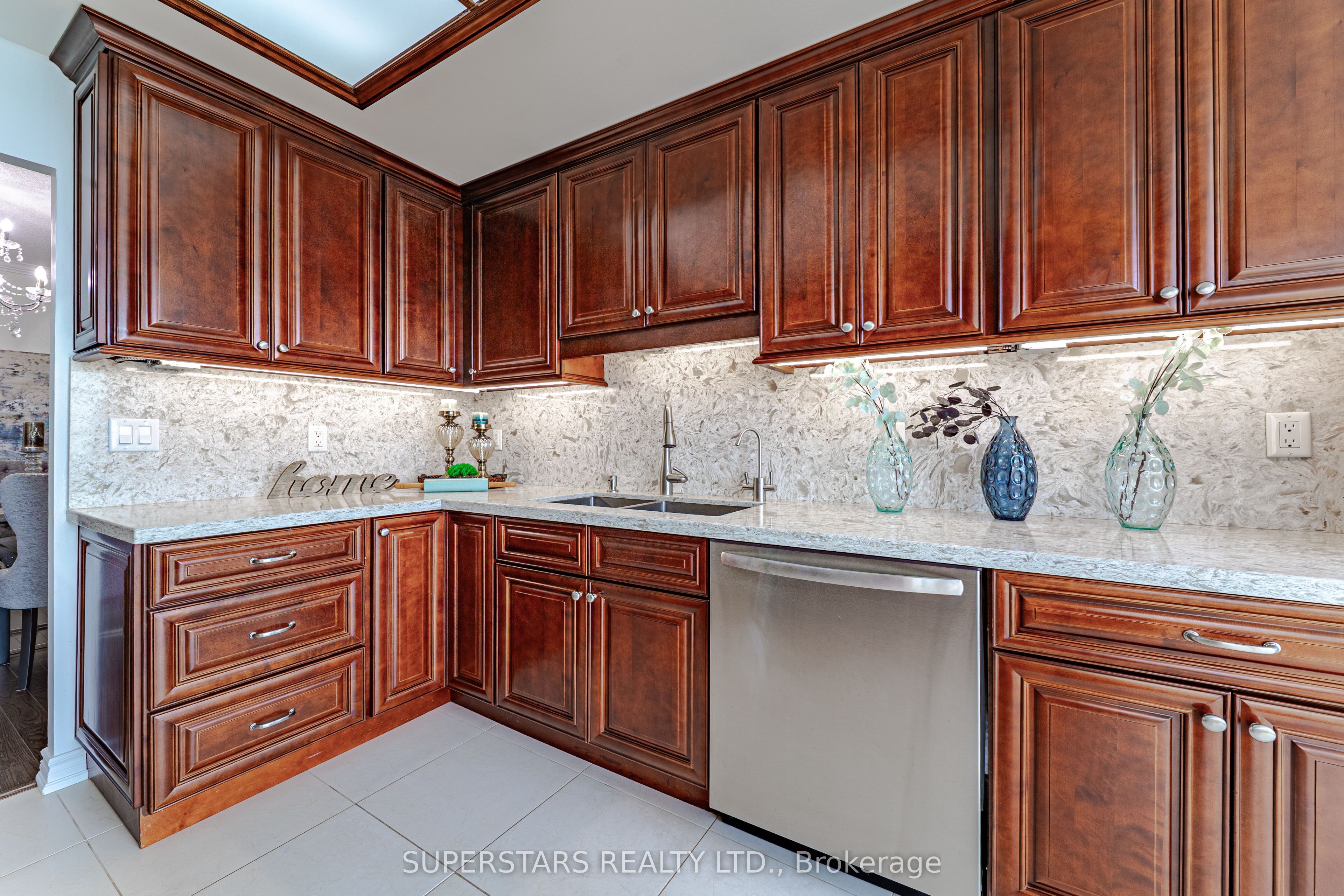 20 Guildwood Parkway Ph14 Property Photo 9