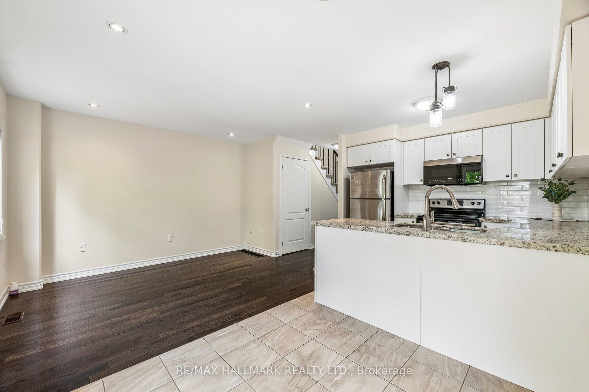 24 Markham Trail Property Photo 5