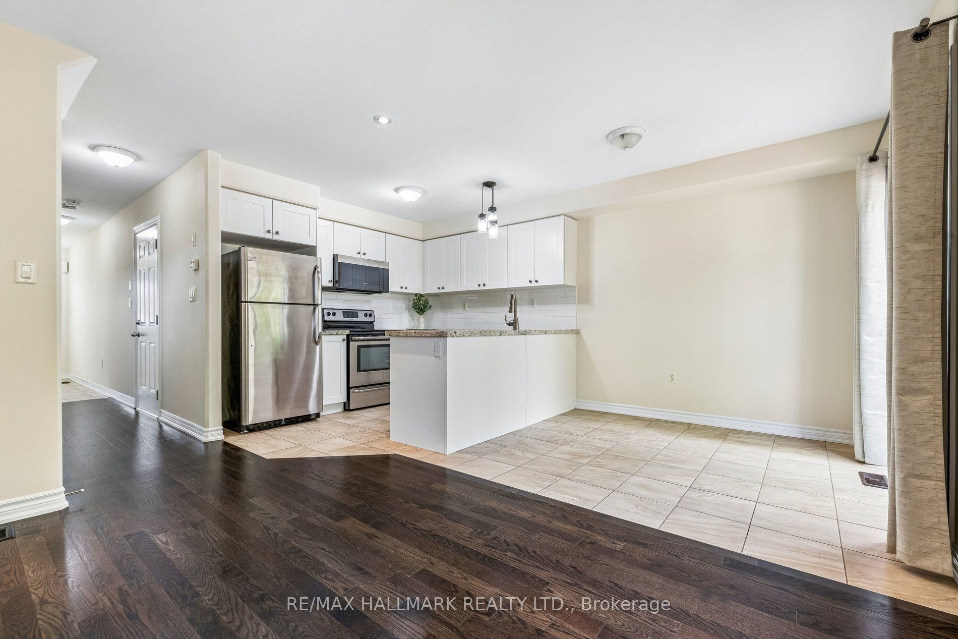 24 Markham Trail Property Photo 7