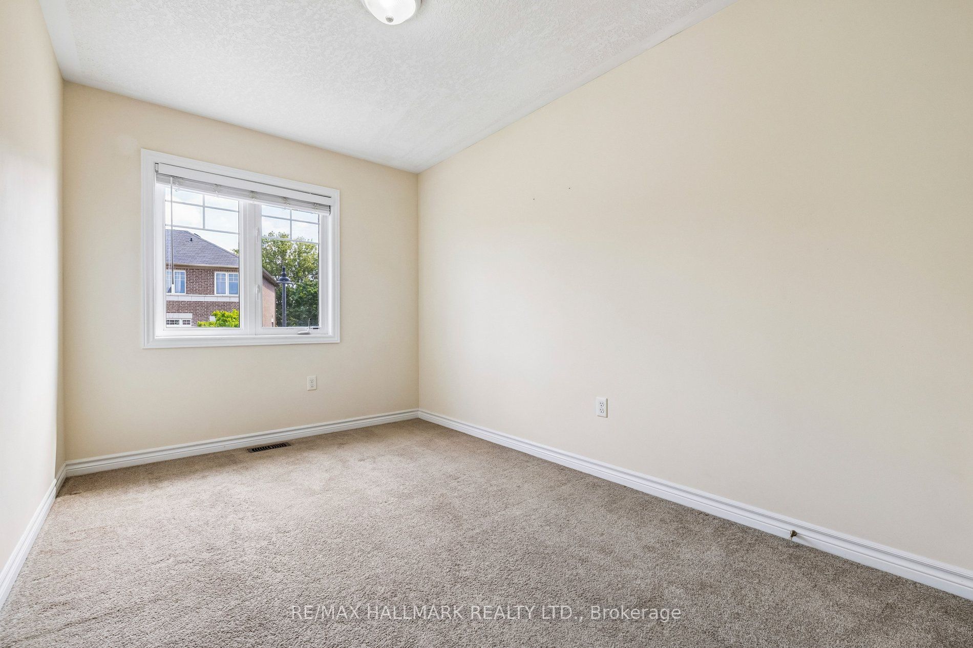 24 Markham Trail Property Photo 15