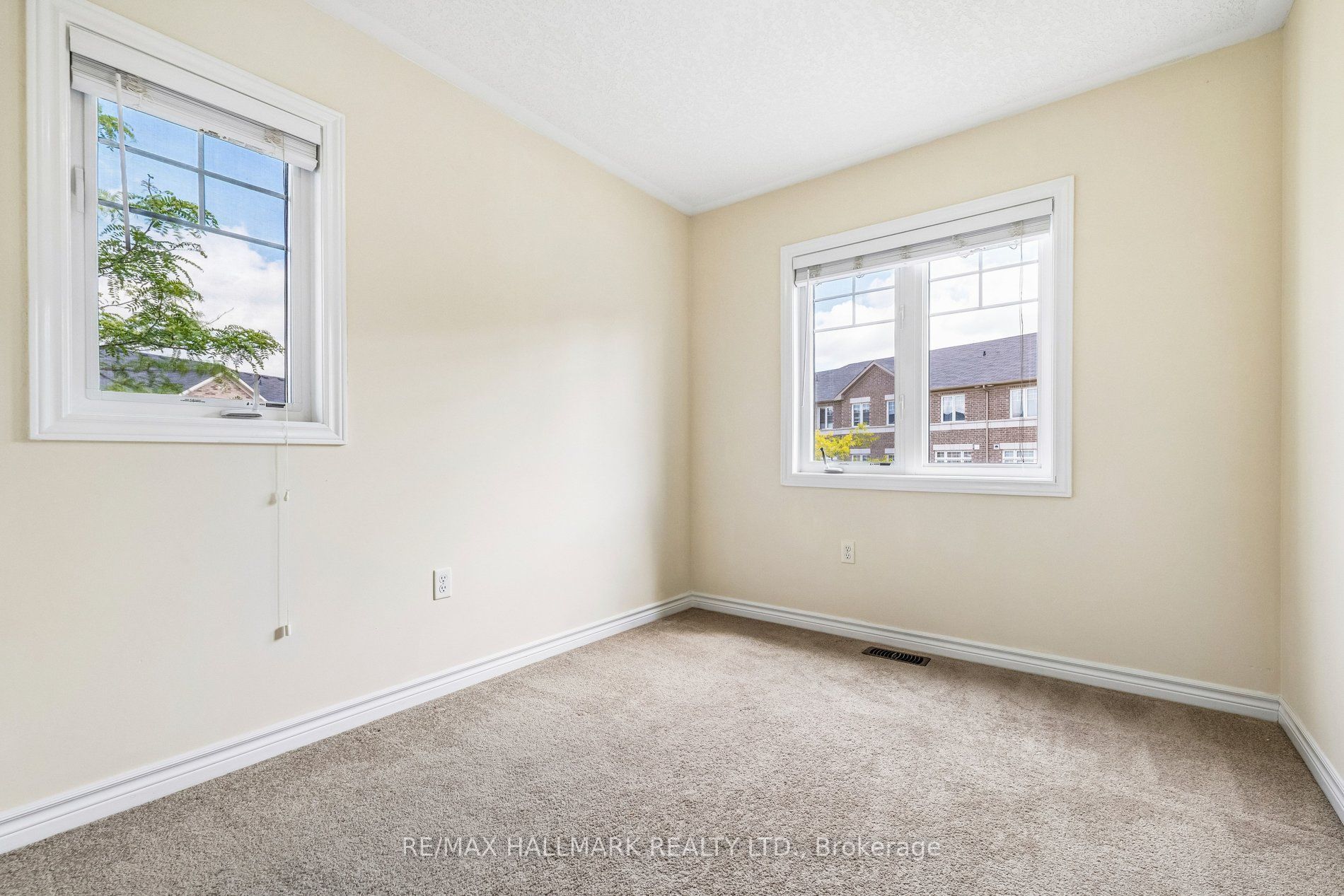 24 Markham Trail Property Photo 17