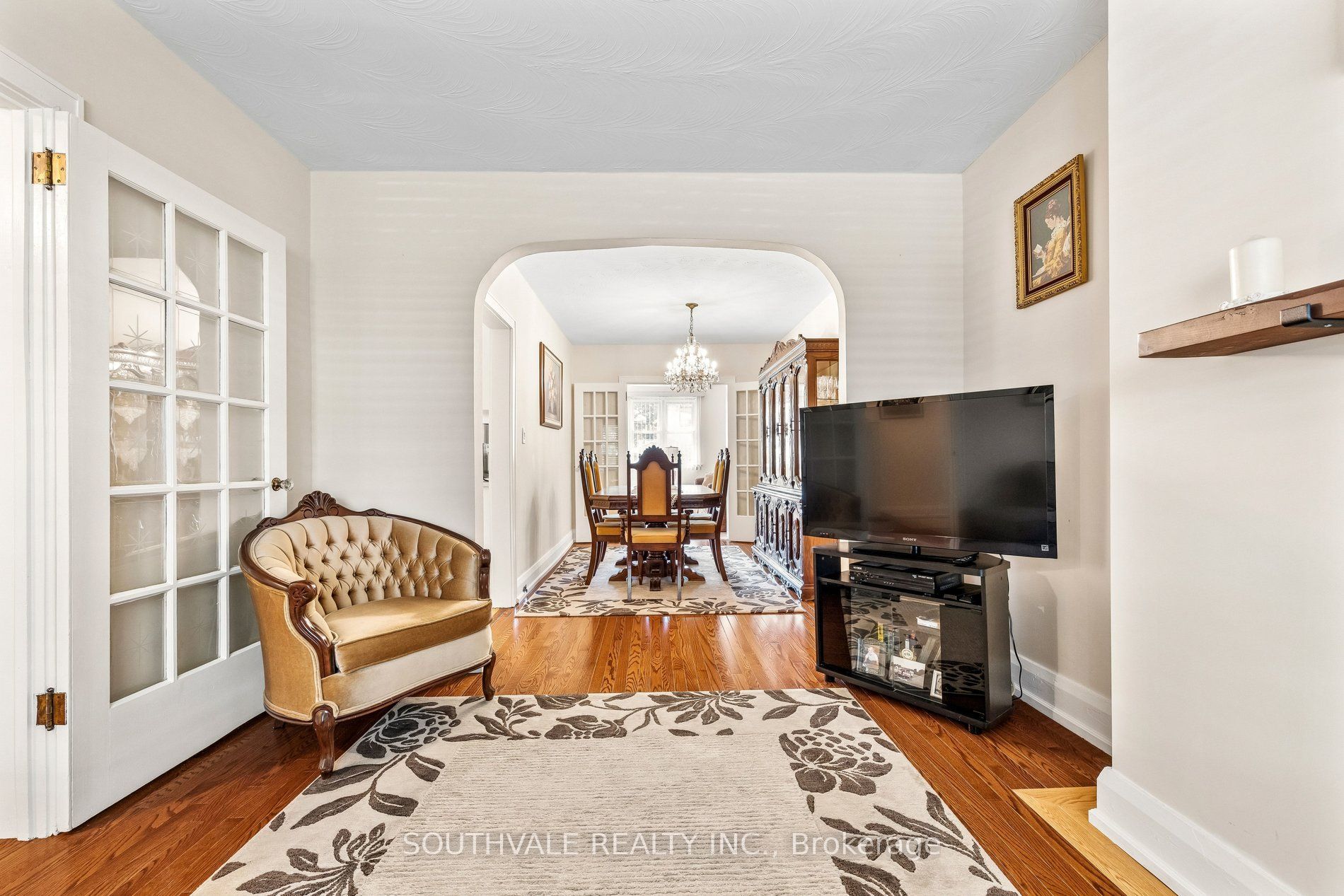 67 Kings Park Boulevard Property Photo 9
