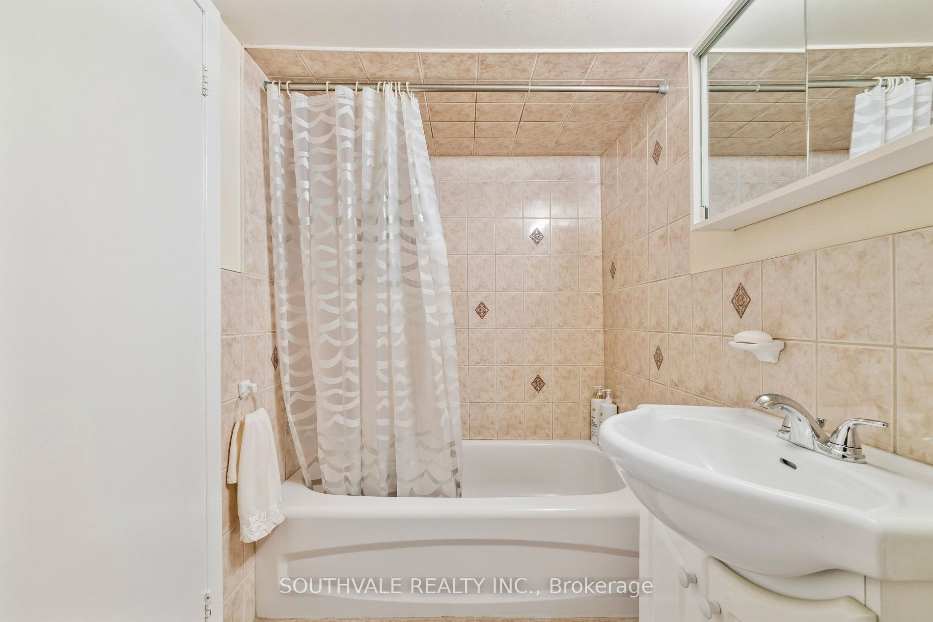 67 Kings Park Boulevard Property Photo 35