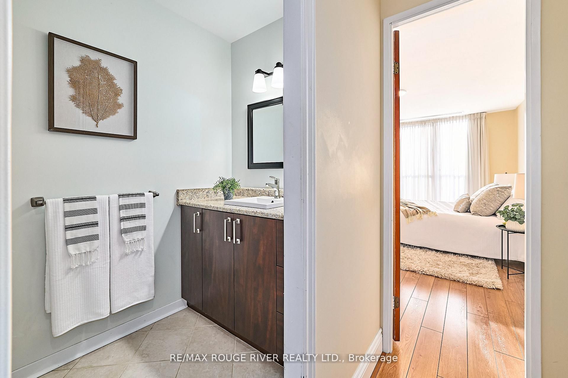 337 Simcoe Street 401 Property Photo 28