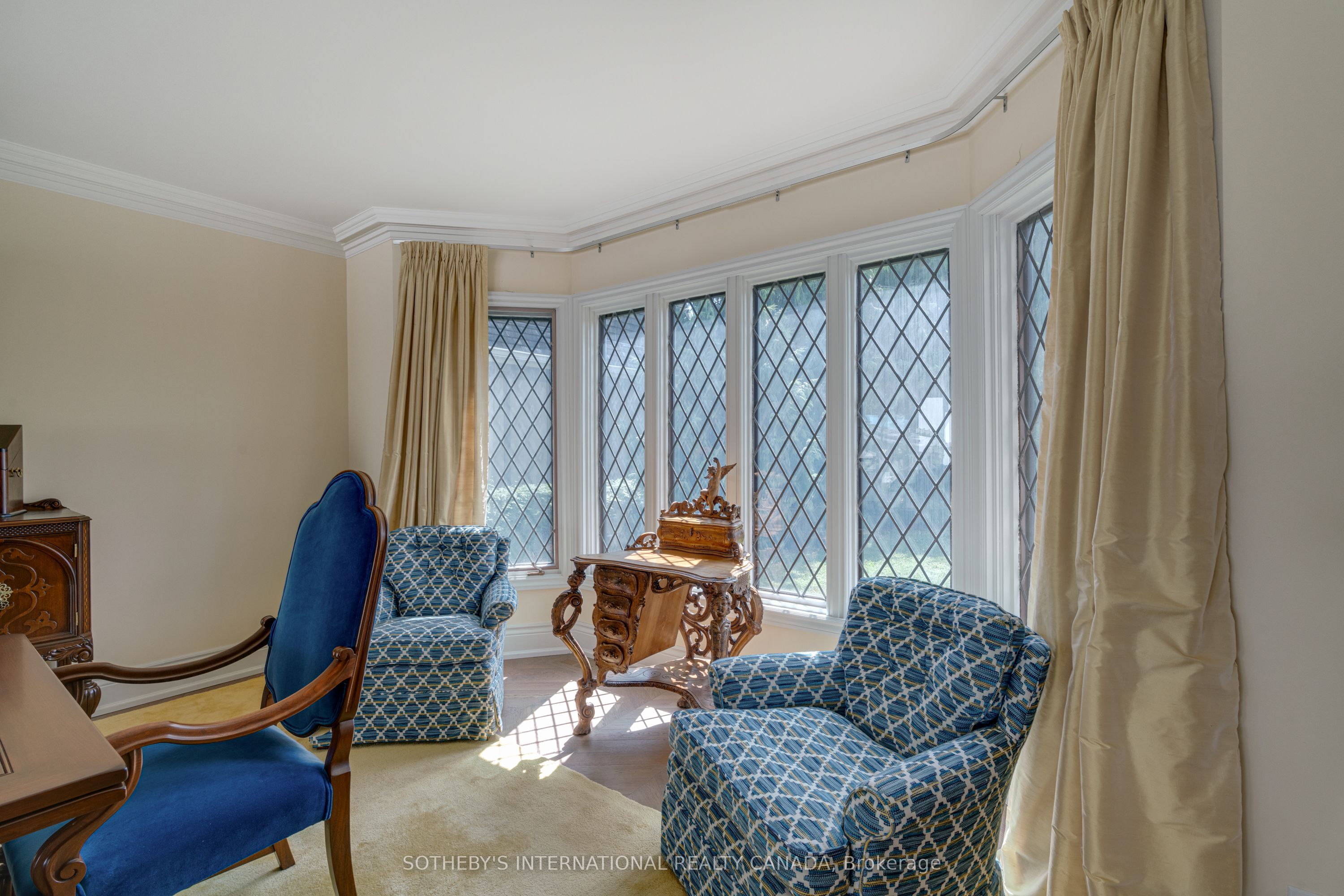 787 Simcoe Street N Property Photo 11