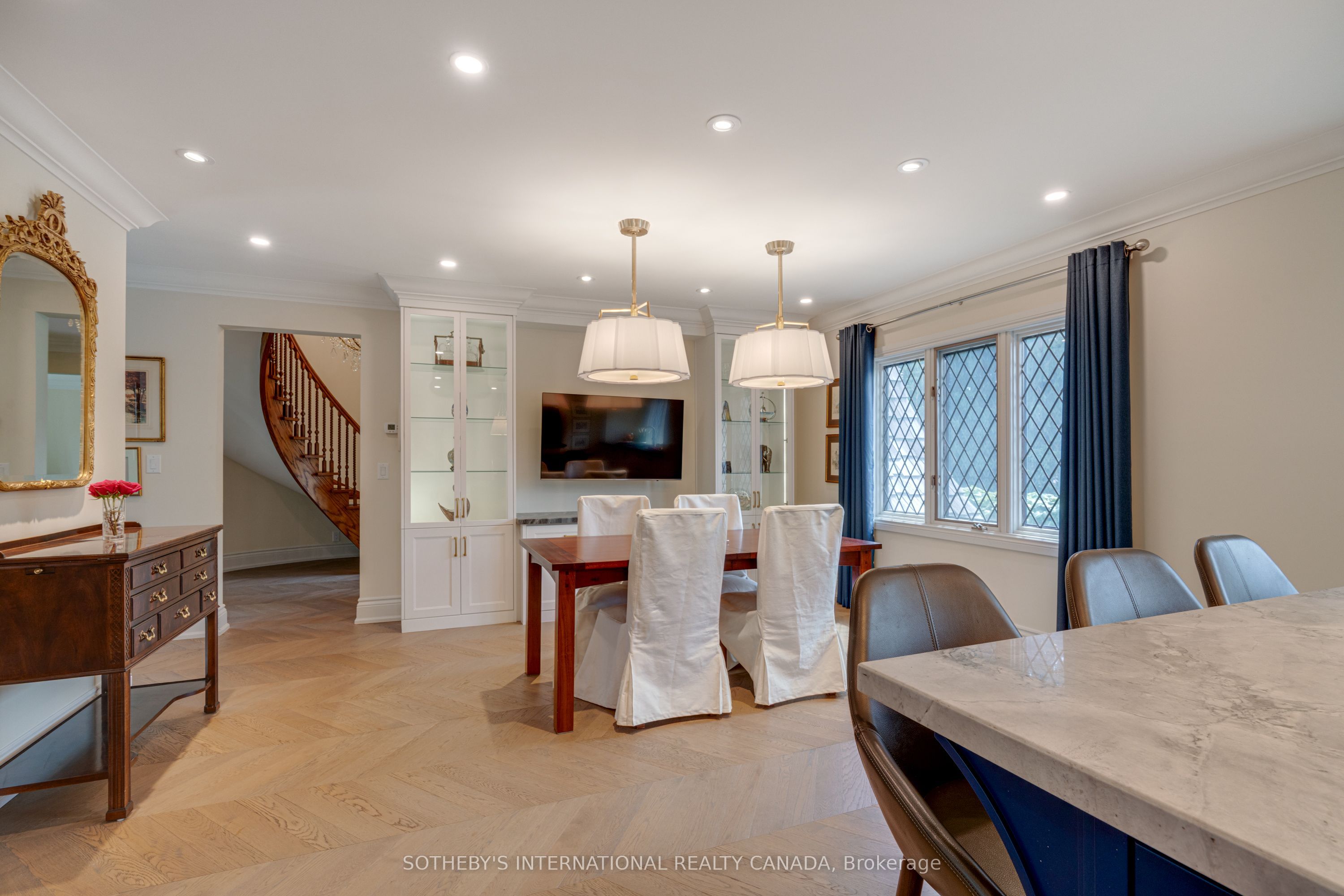 787 Simcoe Street N Property Photo 17