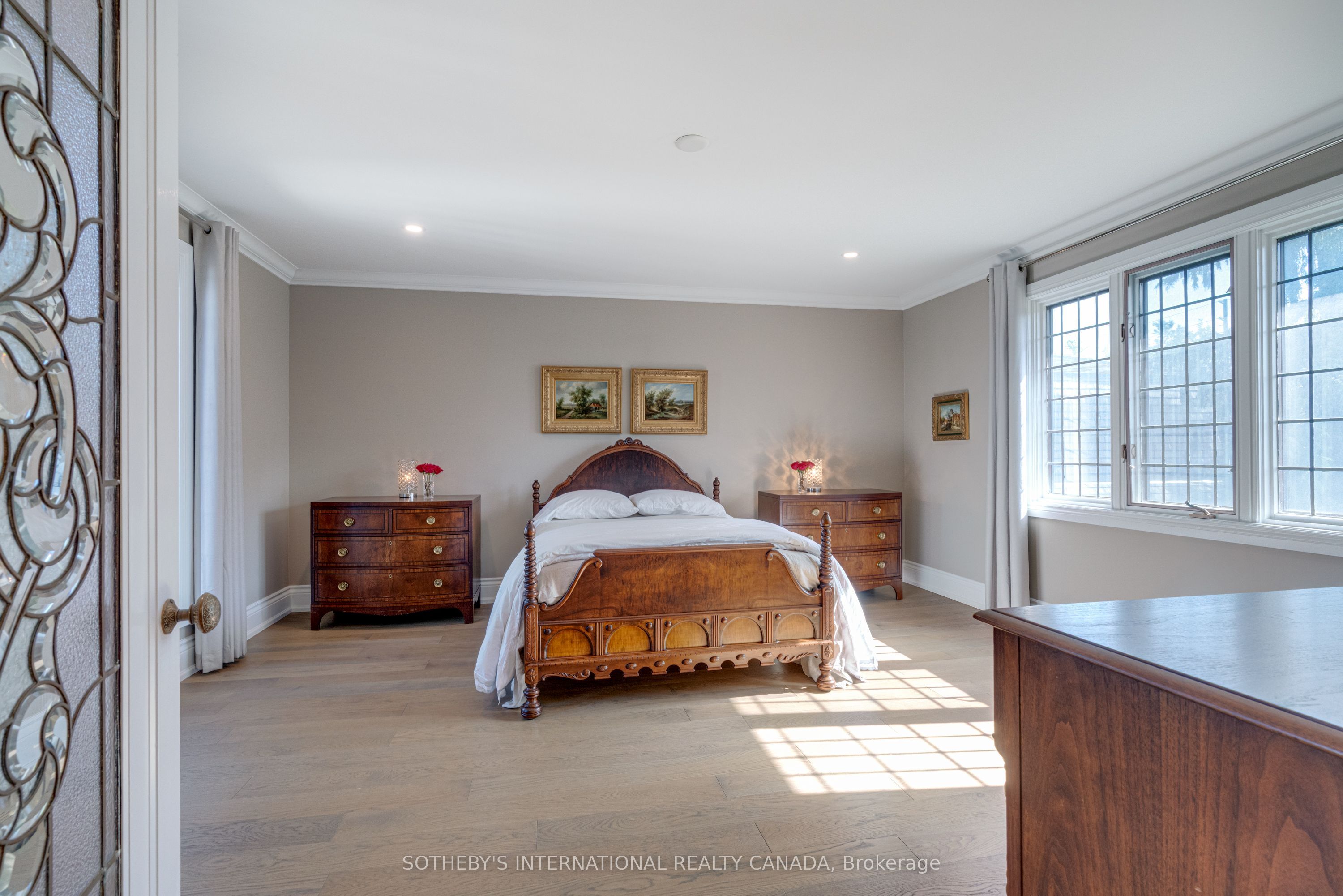 787 Simcoe Street N Property Photo 27