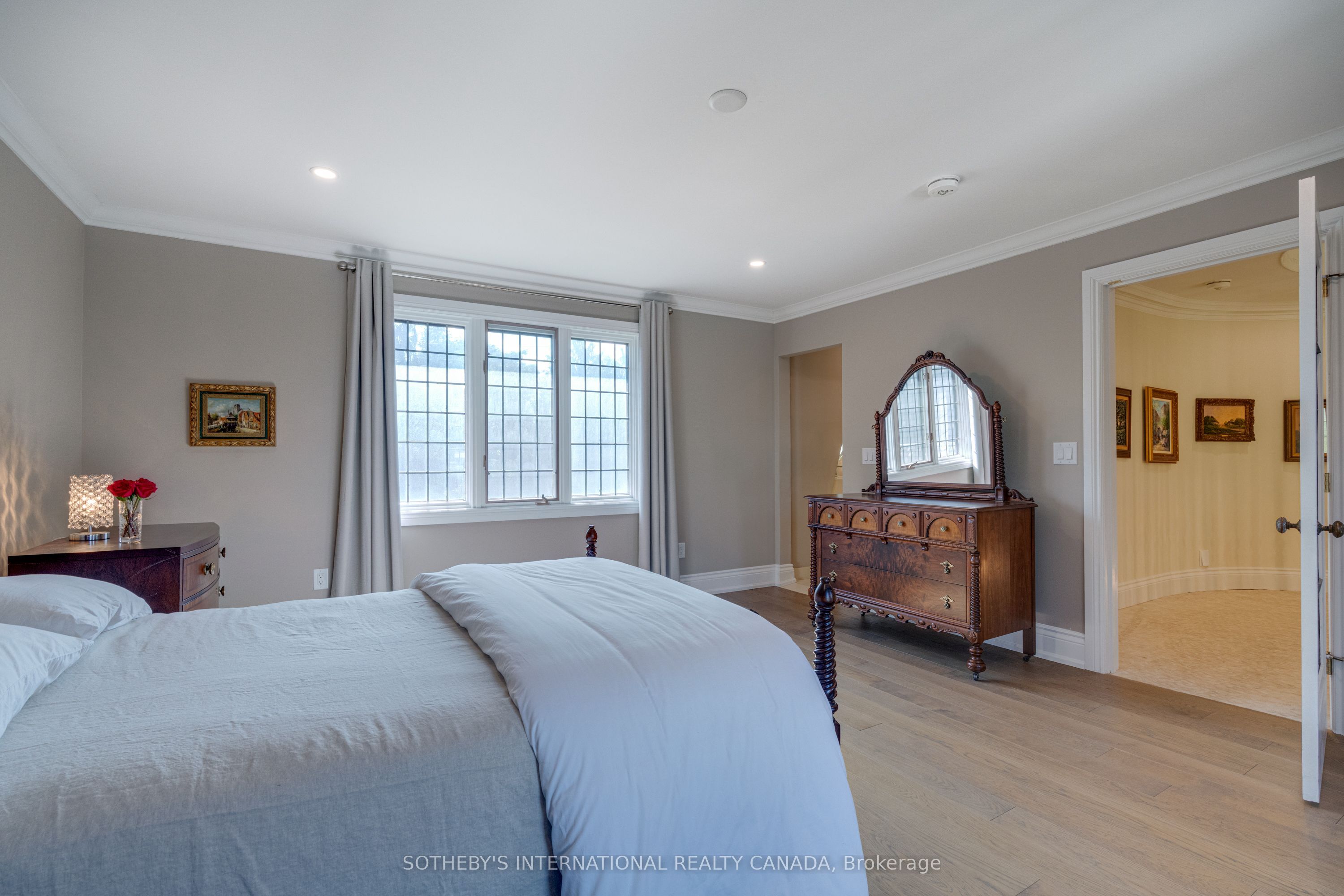 787 Simcoe Street N Property Photo 28