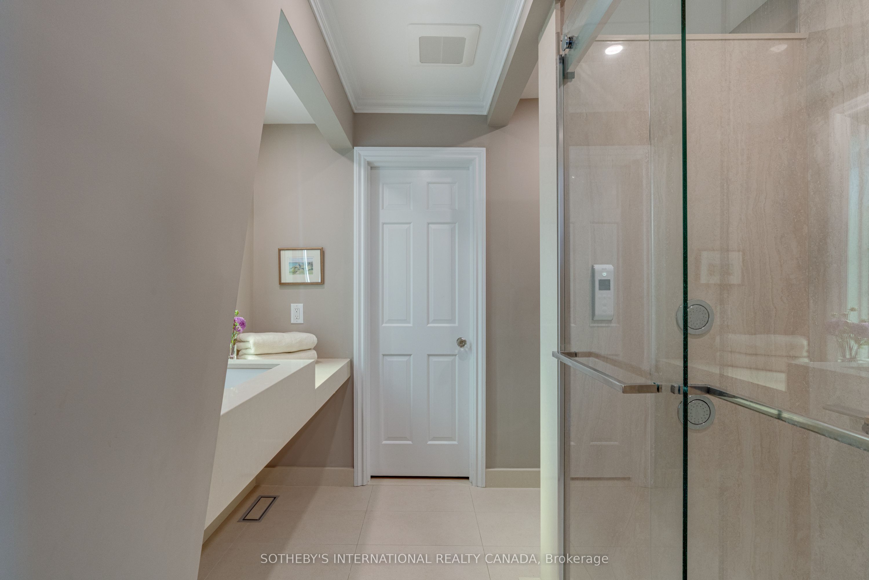 787 Simcoe Street N Property Photo 29