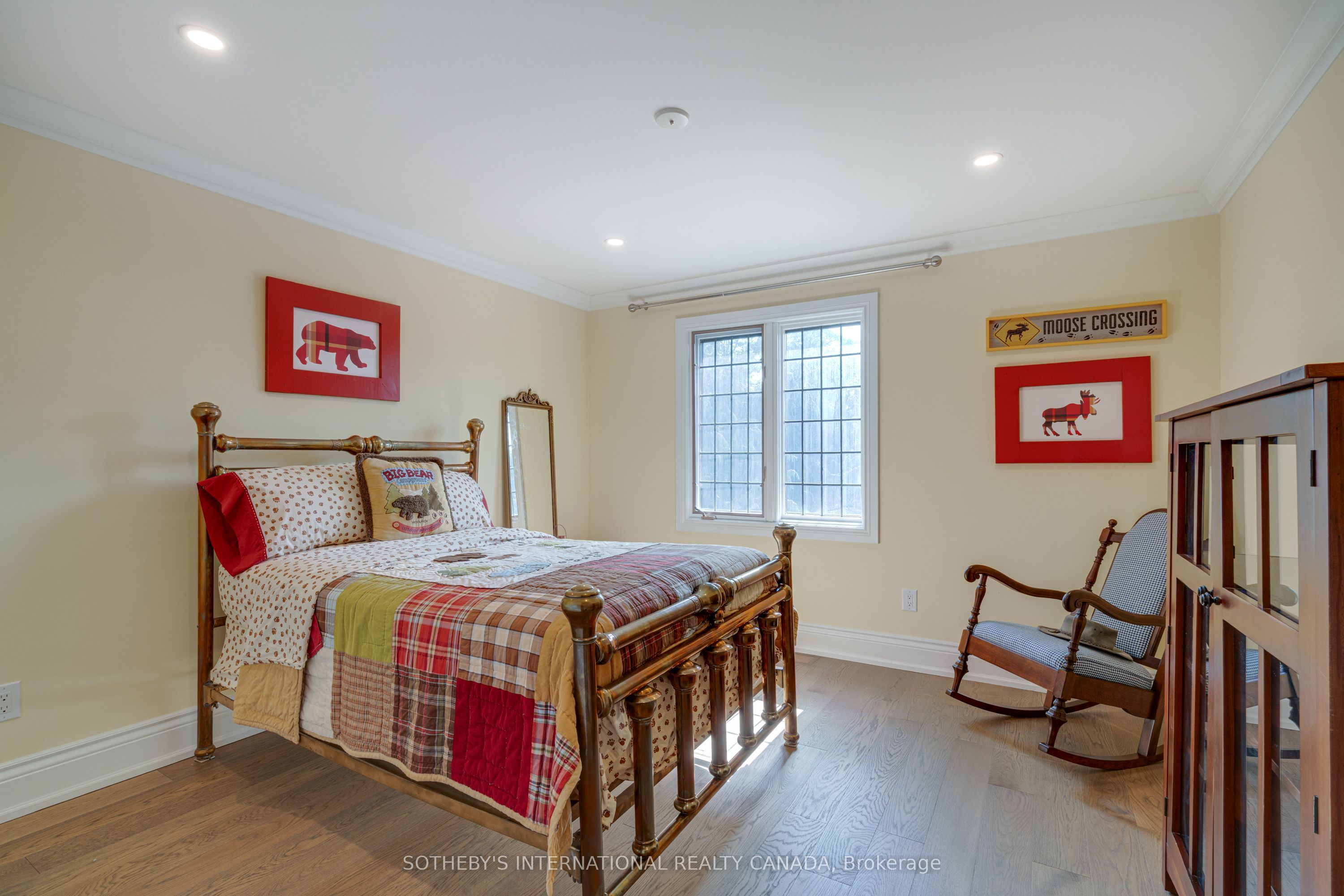 787 Simcoe Street N Property Photo 33