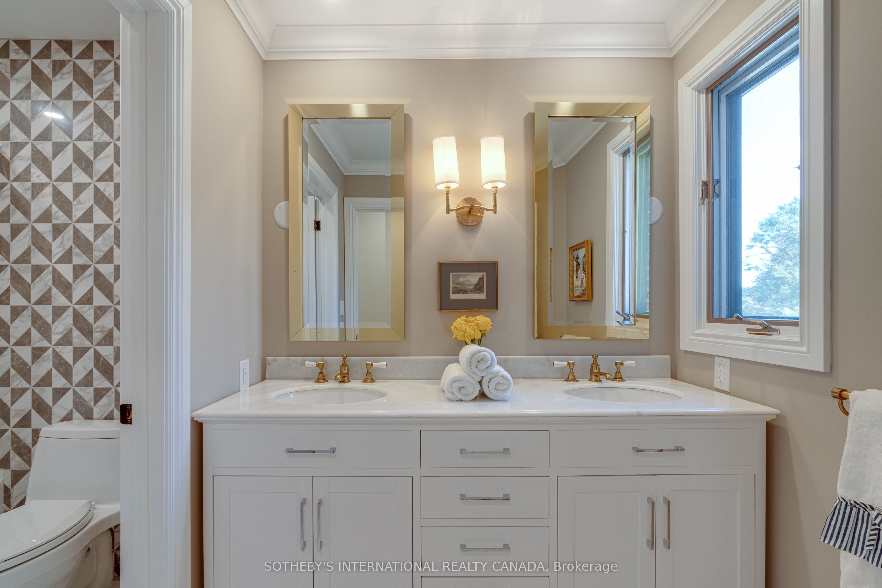 787 Simcoe Street N Property Photo 34