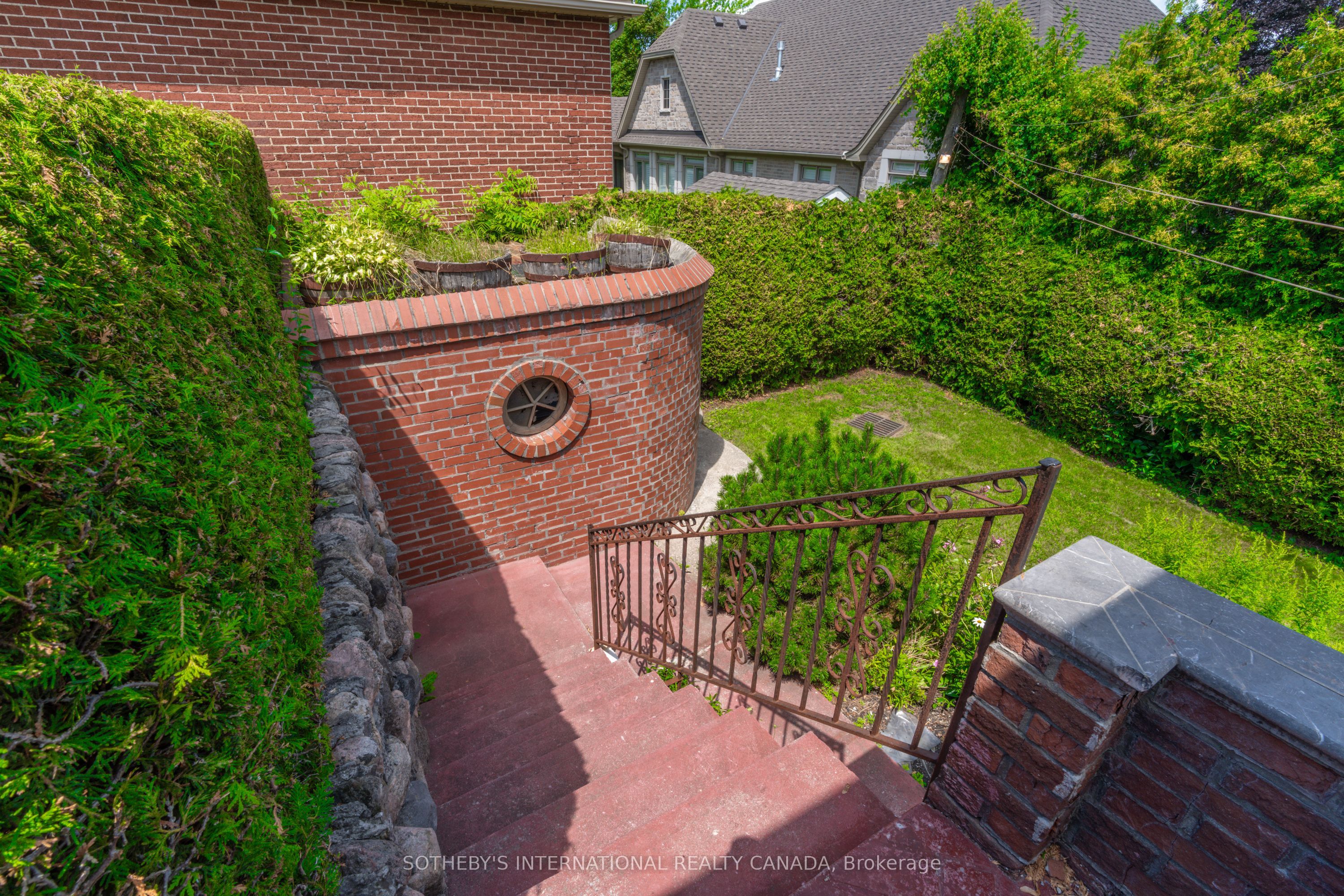 787 Simcoe Street N Property Photo 39