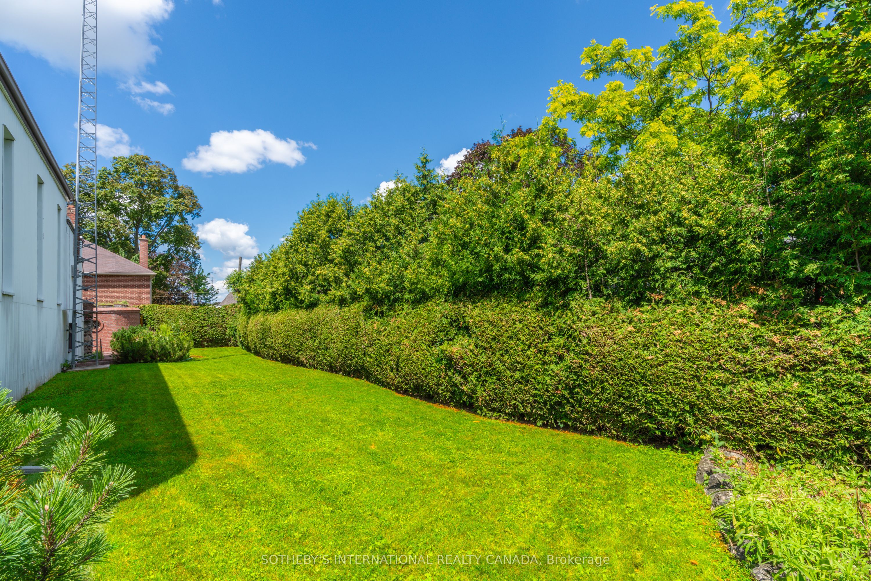 787 Simcoe Street N Property Photo 40