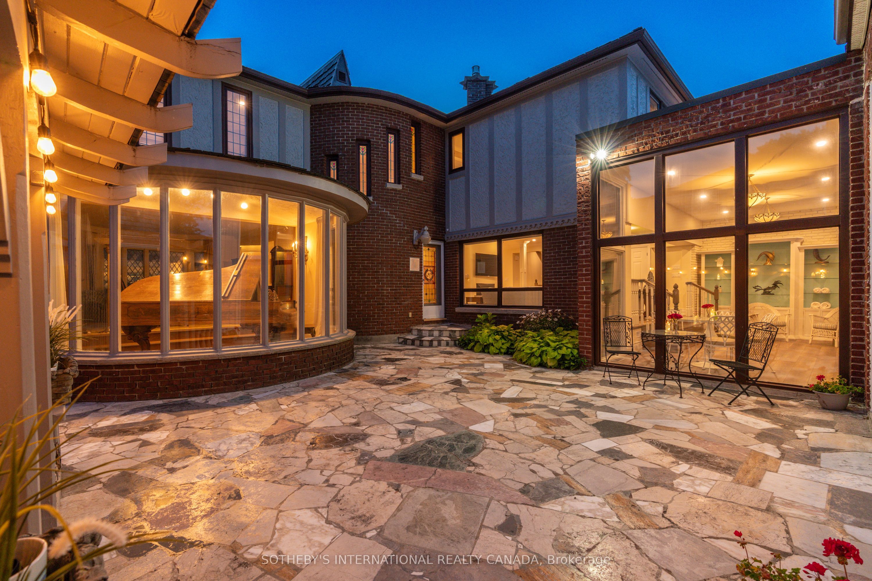 787 Simcoe Street N Property Photo 44