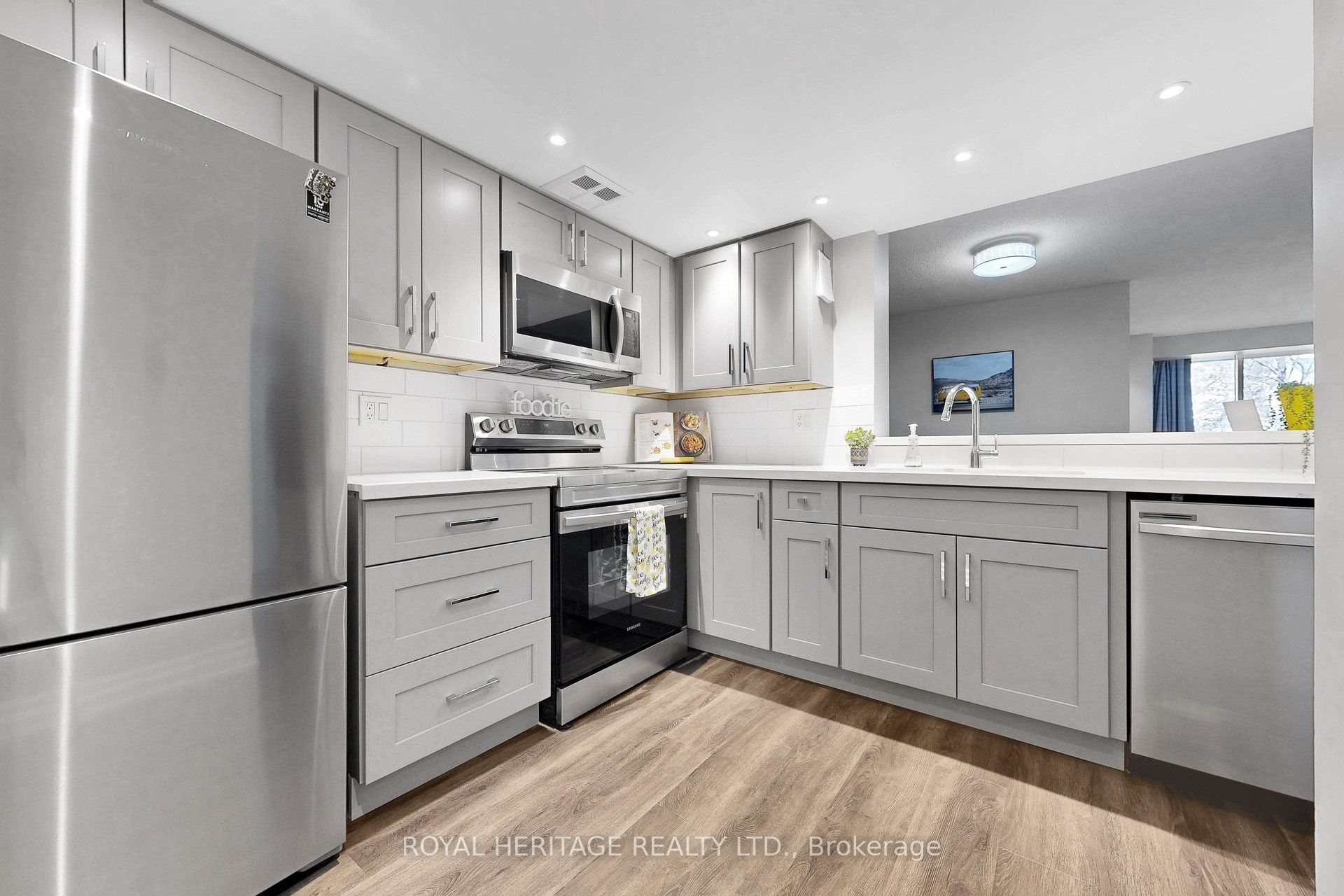 20 Guildwood Parkway 207 Property Photo 6