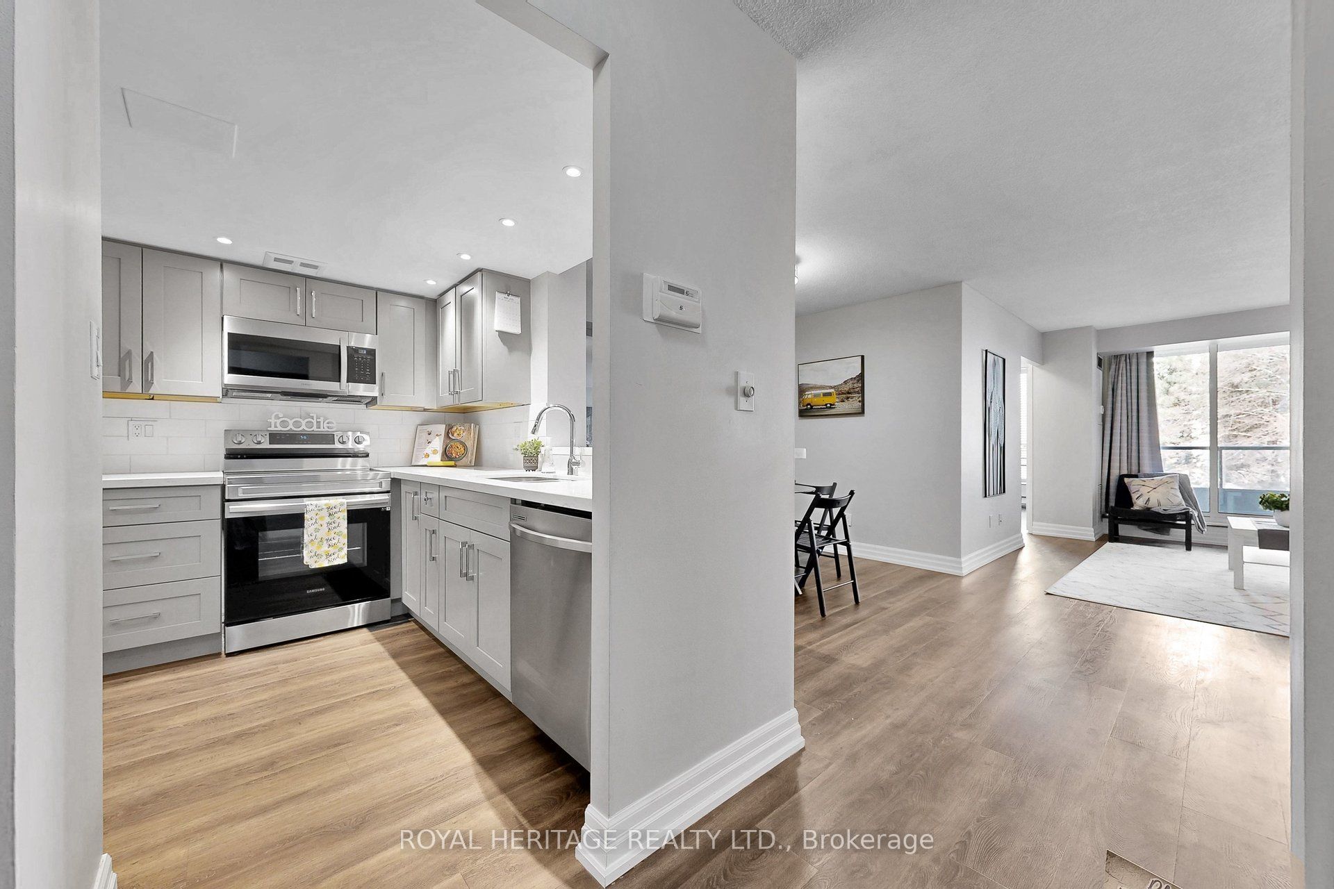 20 Guildwood Parkway 207 Property Photo 7