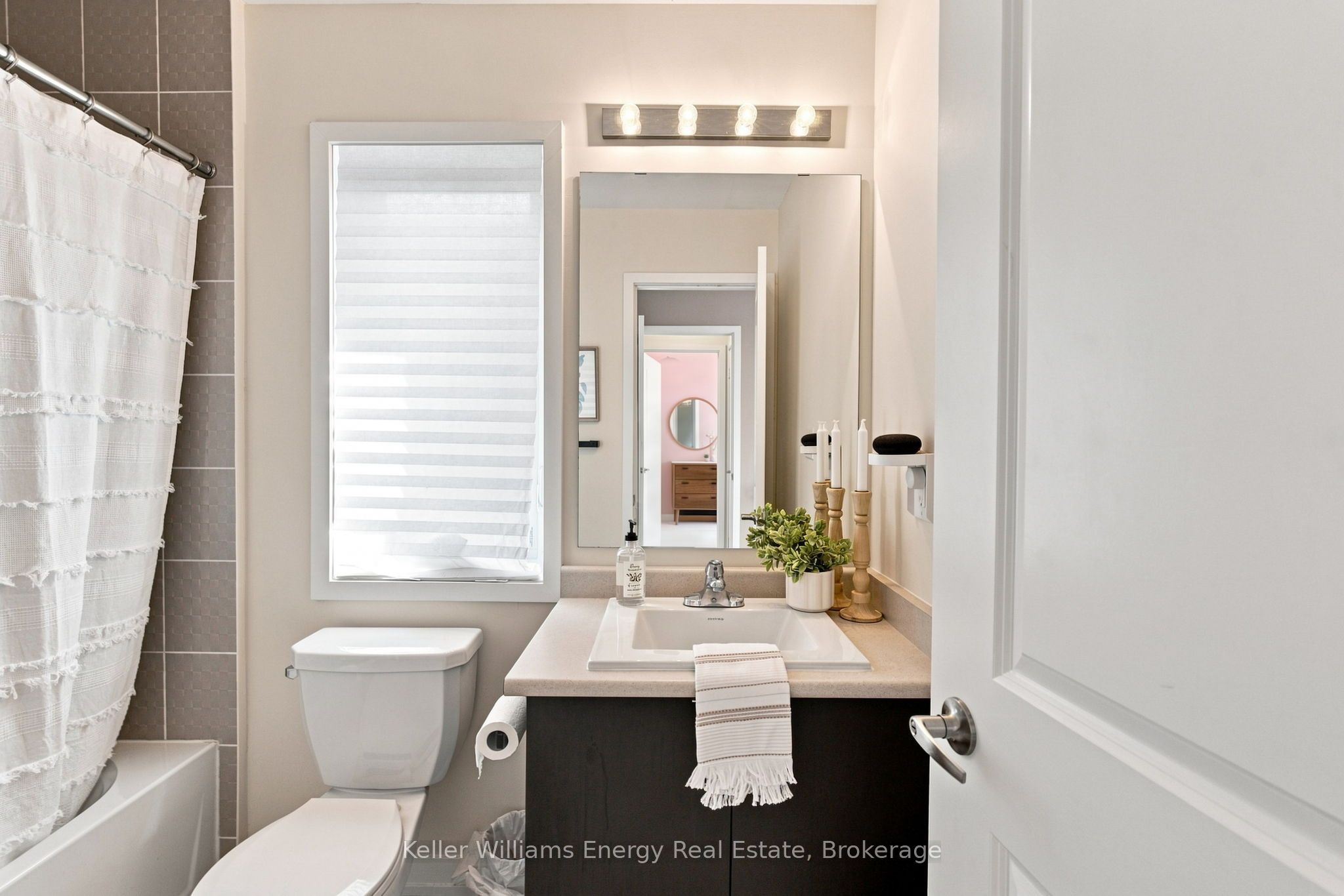 2550 Castlegate Crossing 204 Property Photo 18