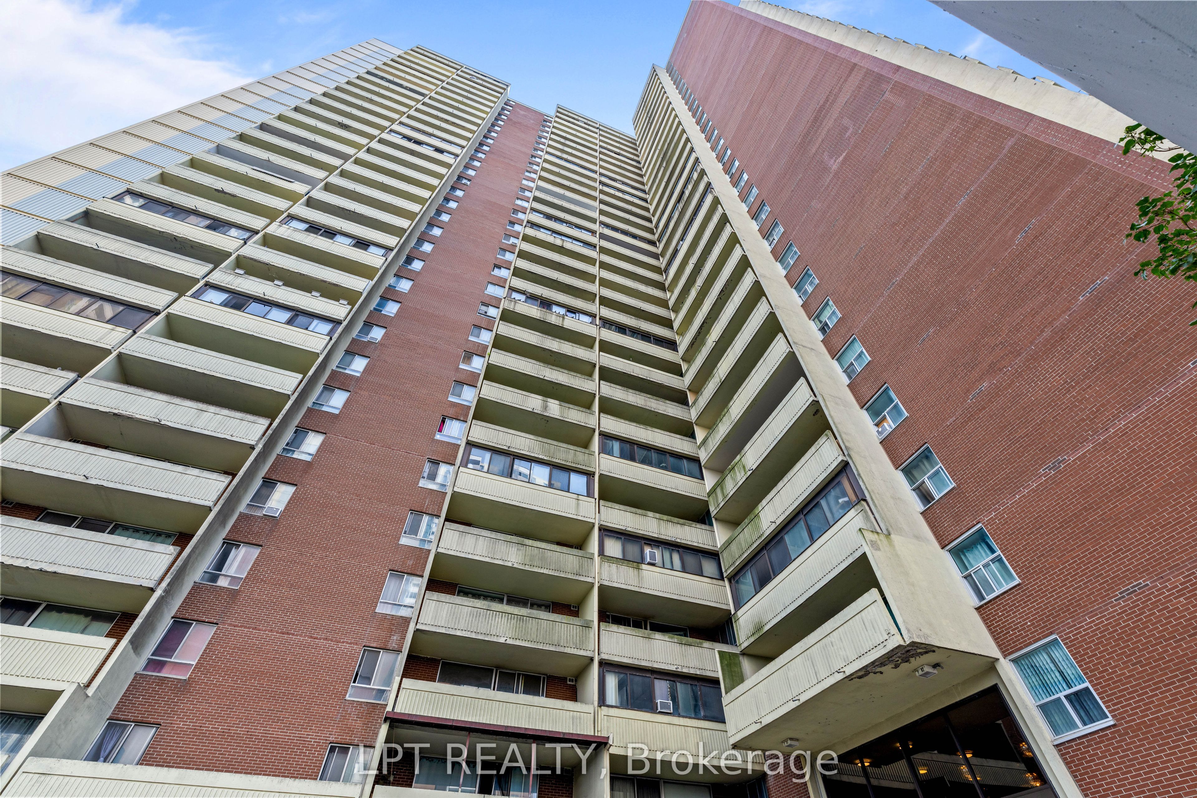 5 Massey Square 2811 Property Photo 4