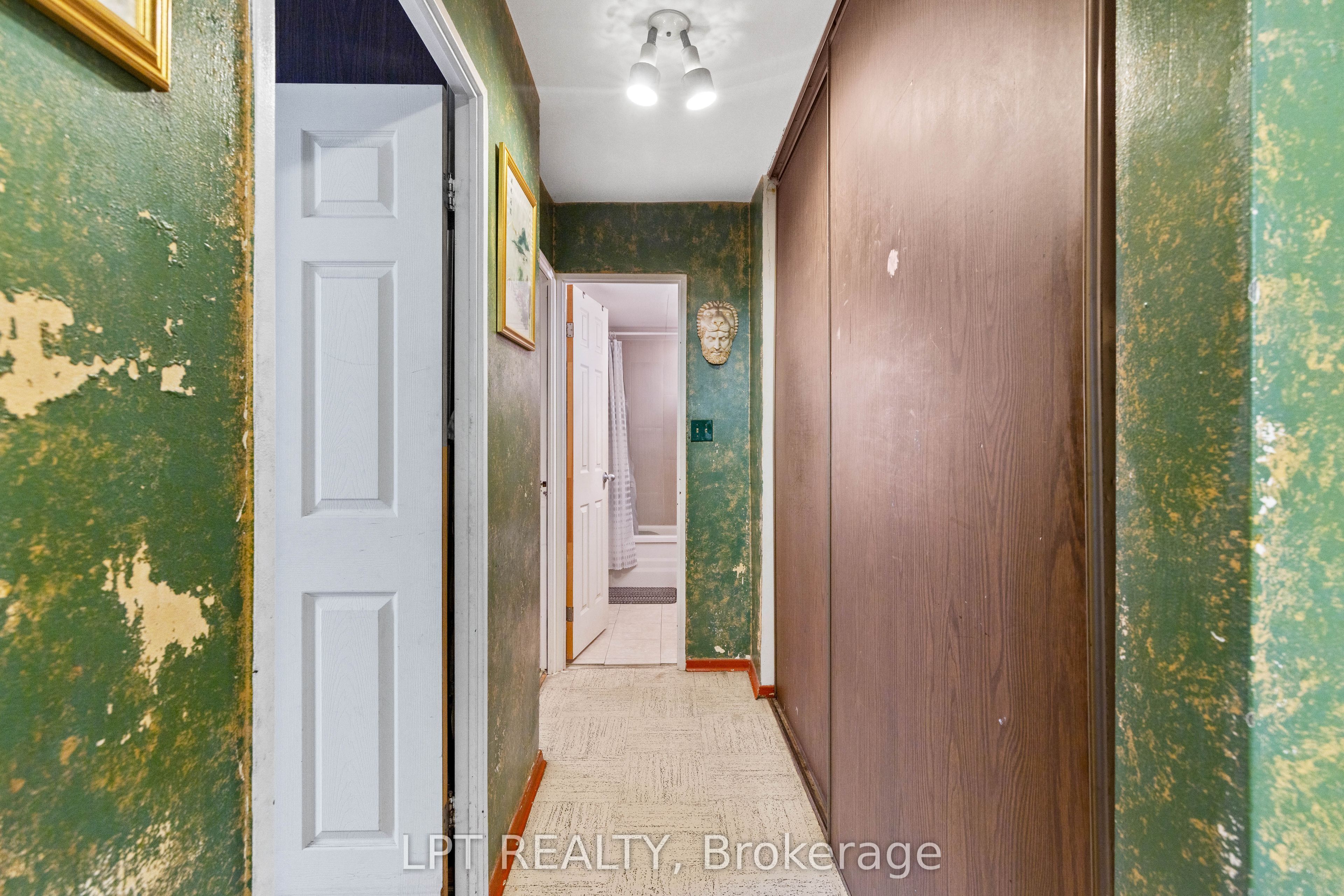 5 Massey Square 2811 Property Photo 7