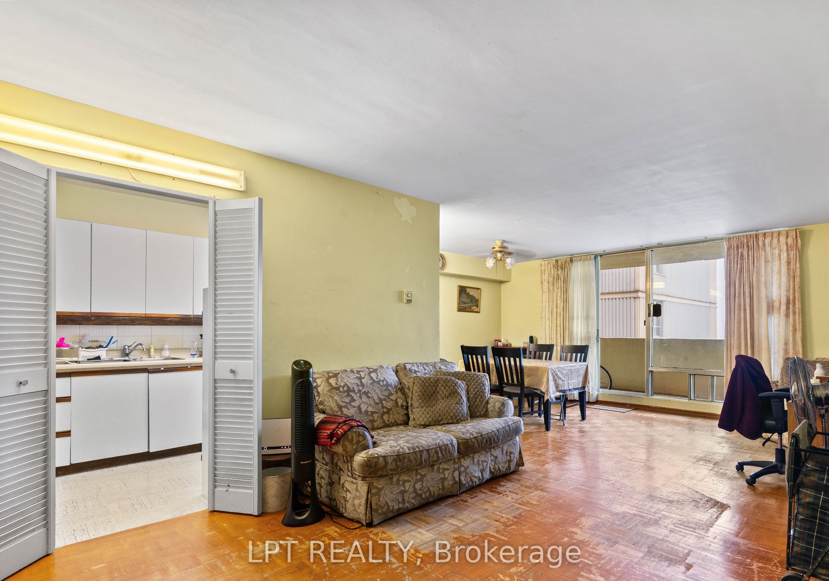 5 Massey Square 2811 Property Photo 9