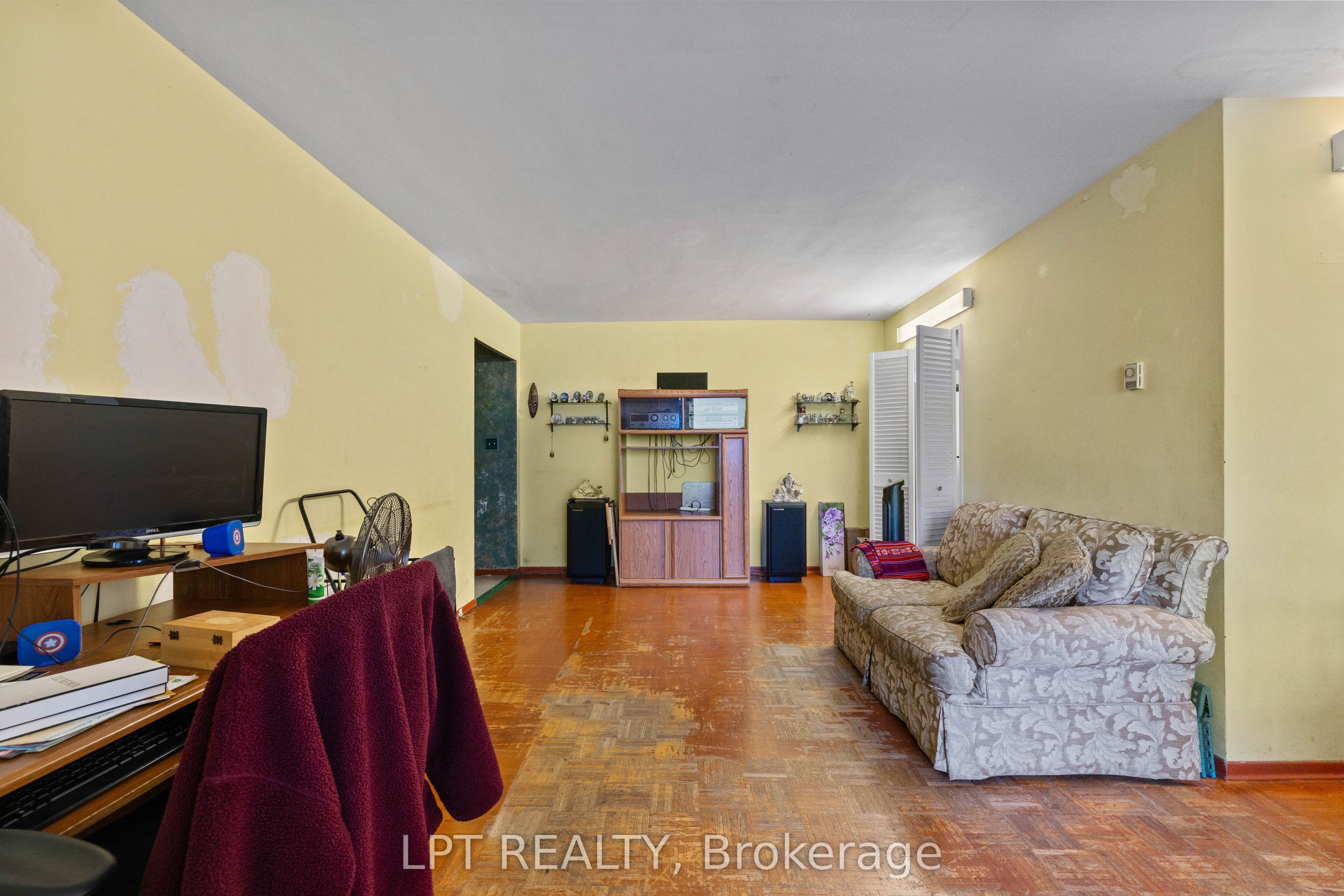 5 Massey Square 2811 Property Photo 11