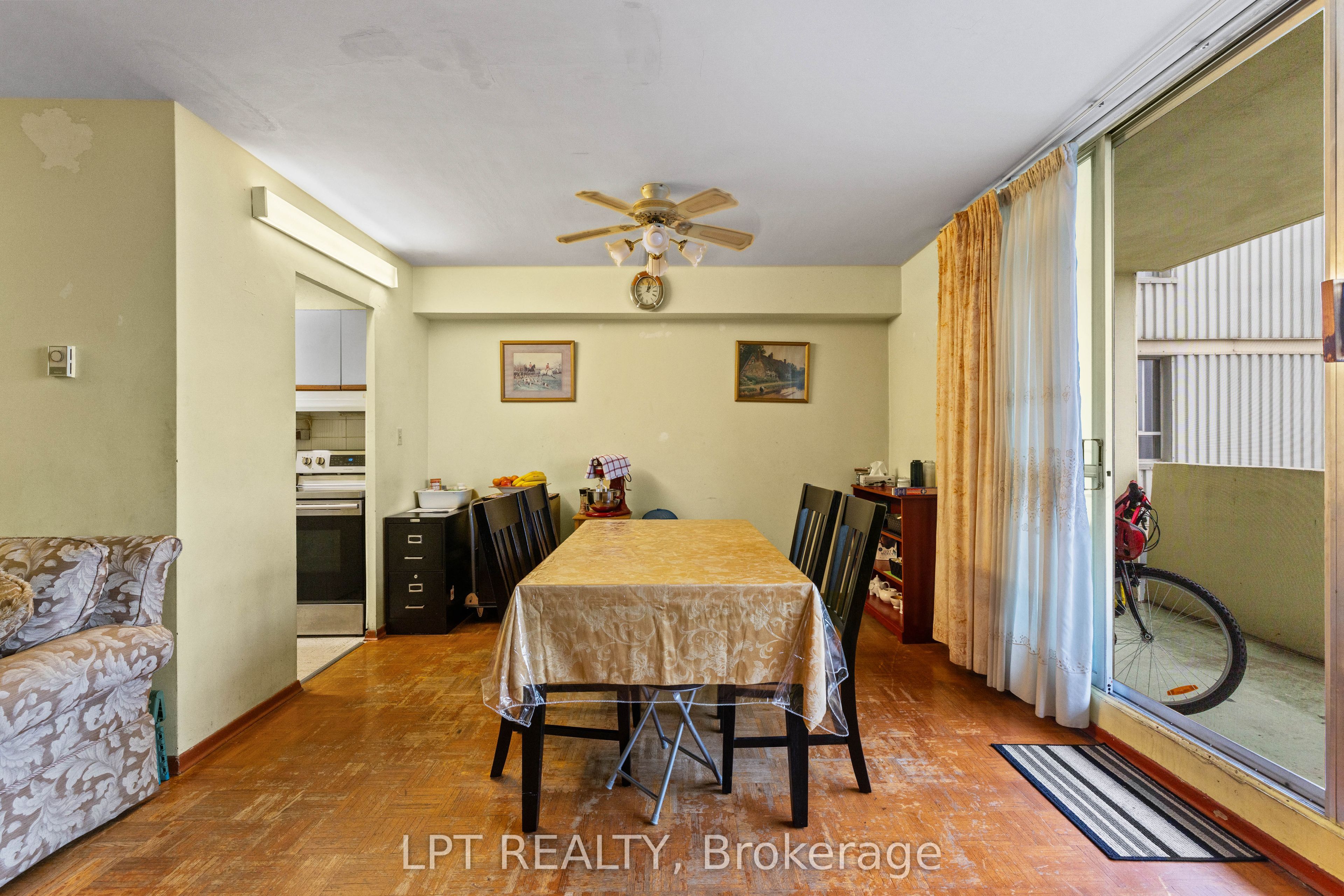 5 Massey Square 2811 Property Photo 14