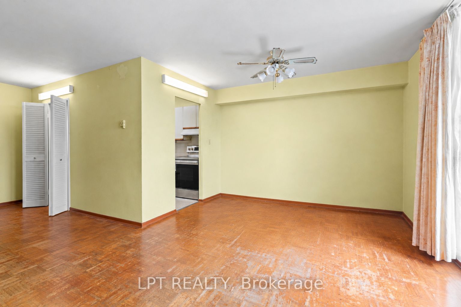 5 Massey Square 2811 Property Photo 15