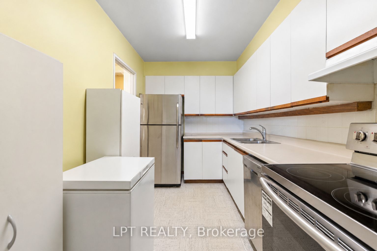 5 Massey Square 2811 Property Photo 16