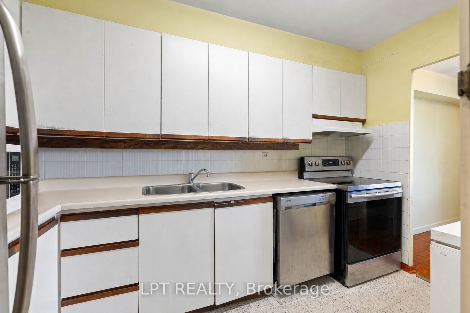 5 Massey Square 2811 Property Photo 17
