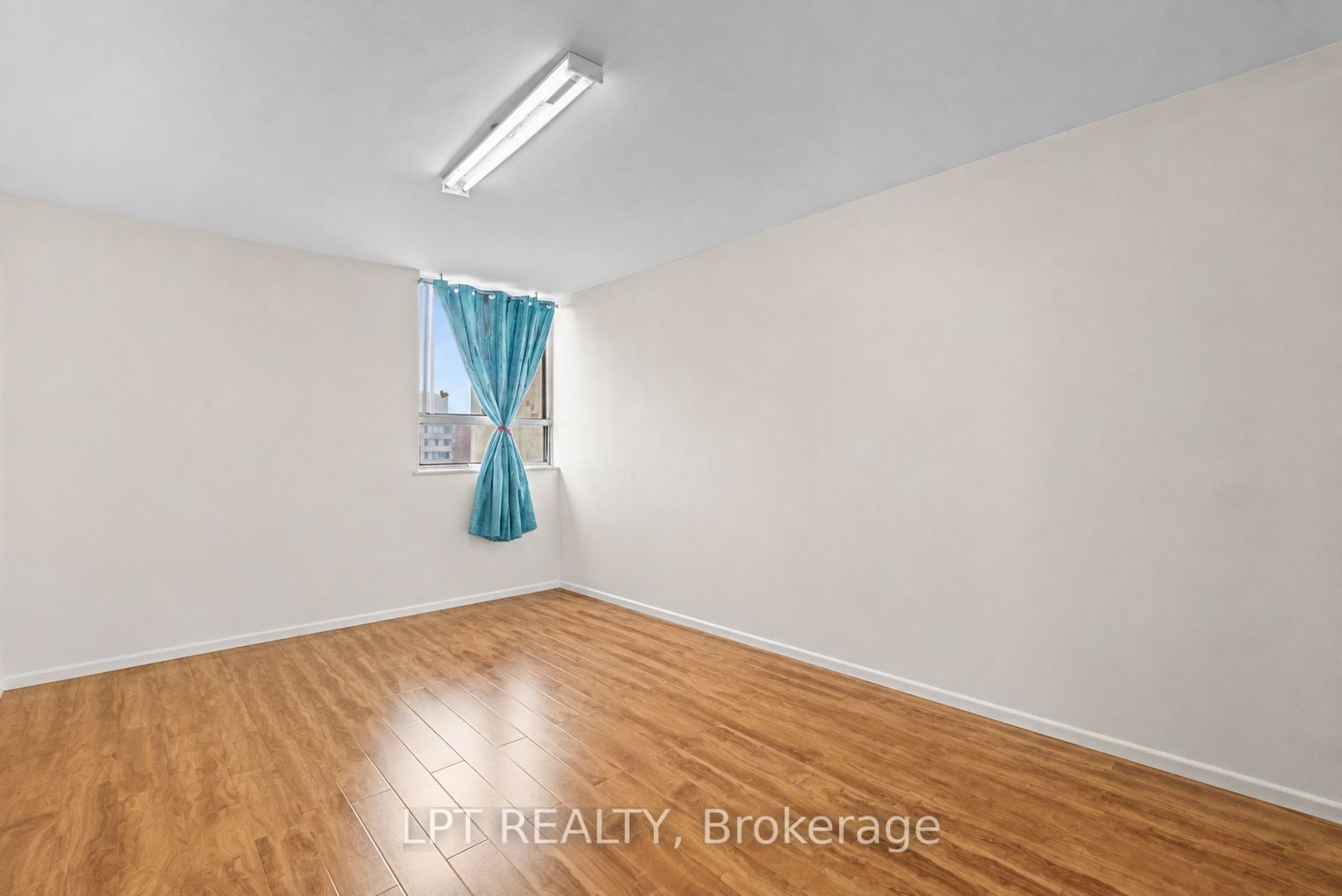 5 Massey Square 2811 Property Photo 20
