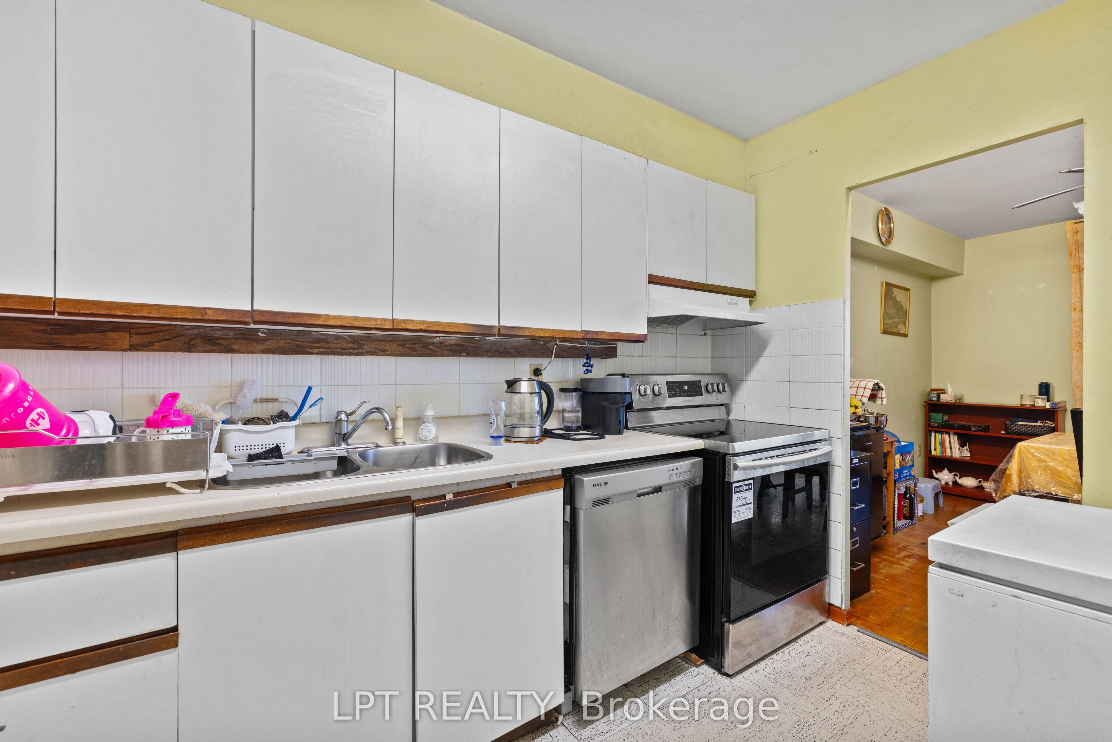 5 Massey Square 2811 Property Photo 20