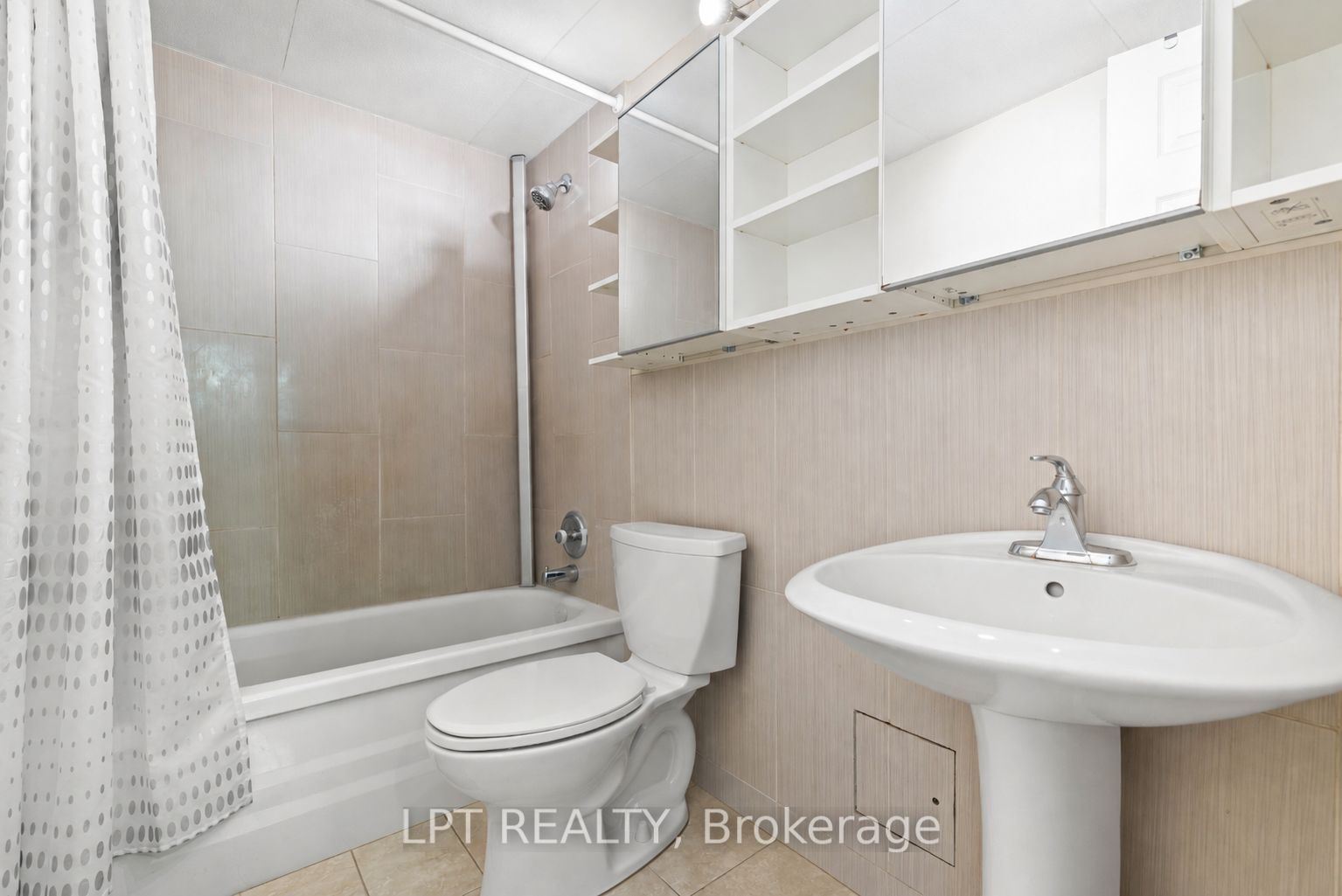 5 Massey Square 2811 Property Photo 26