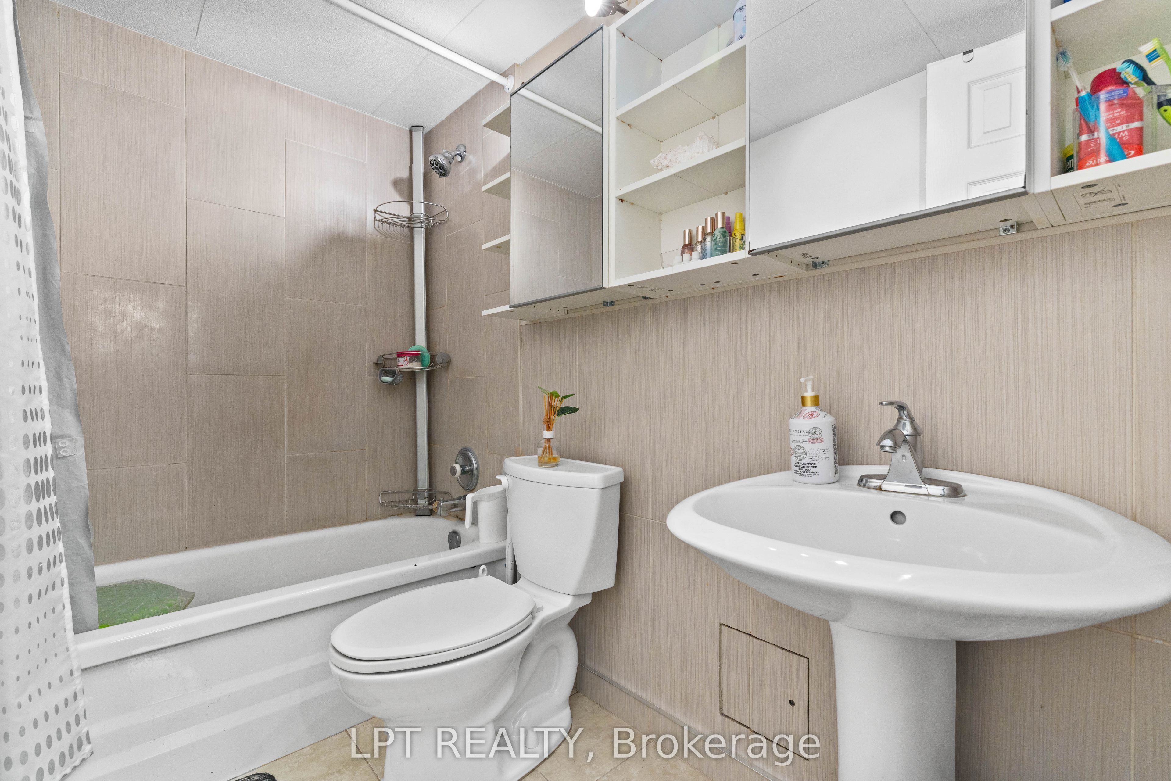 5 Massey Square 2811 Property Photo 28