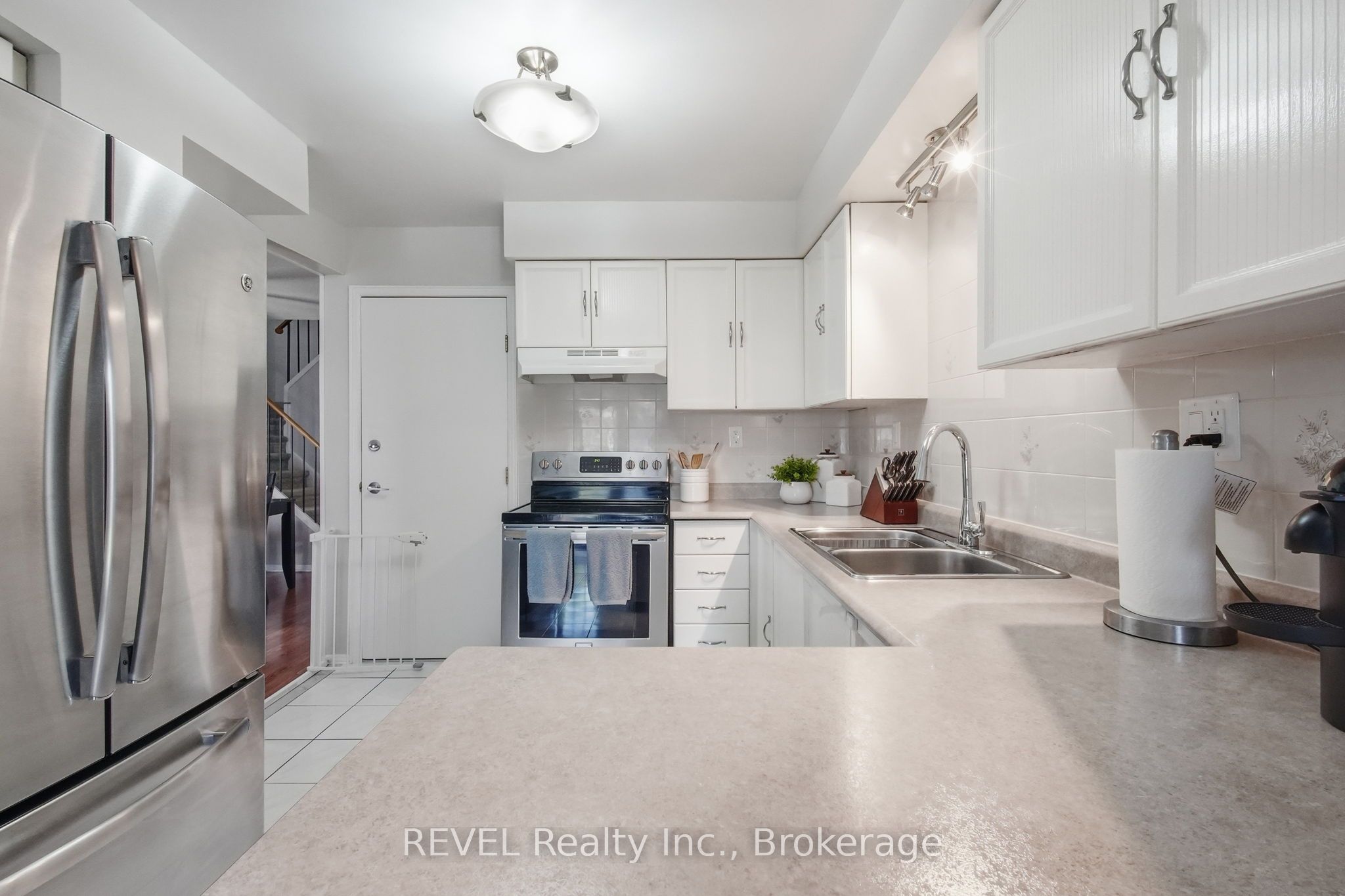 1298 Pinehurst Avenue Property Photo 10