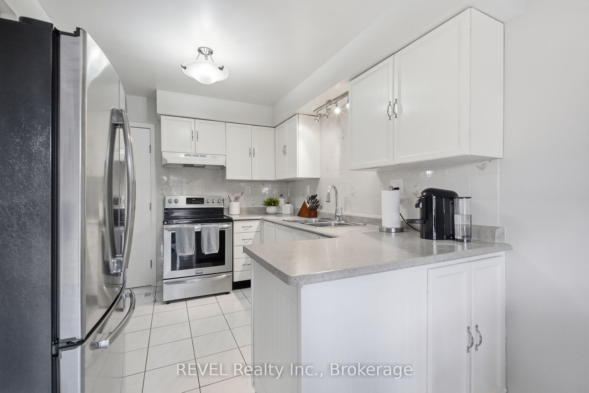 1298 Pinehurst Avenue Property Photo 11