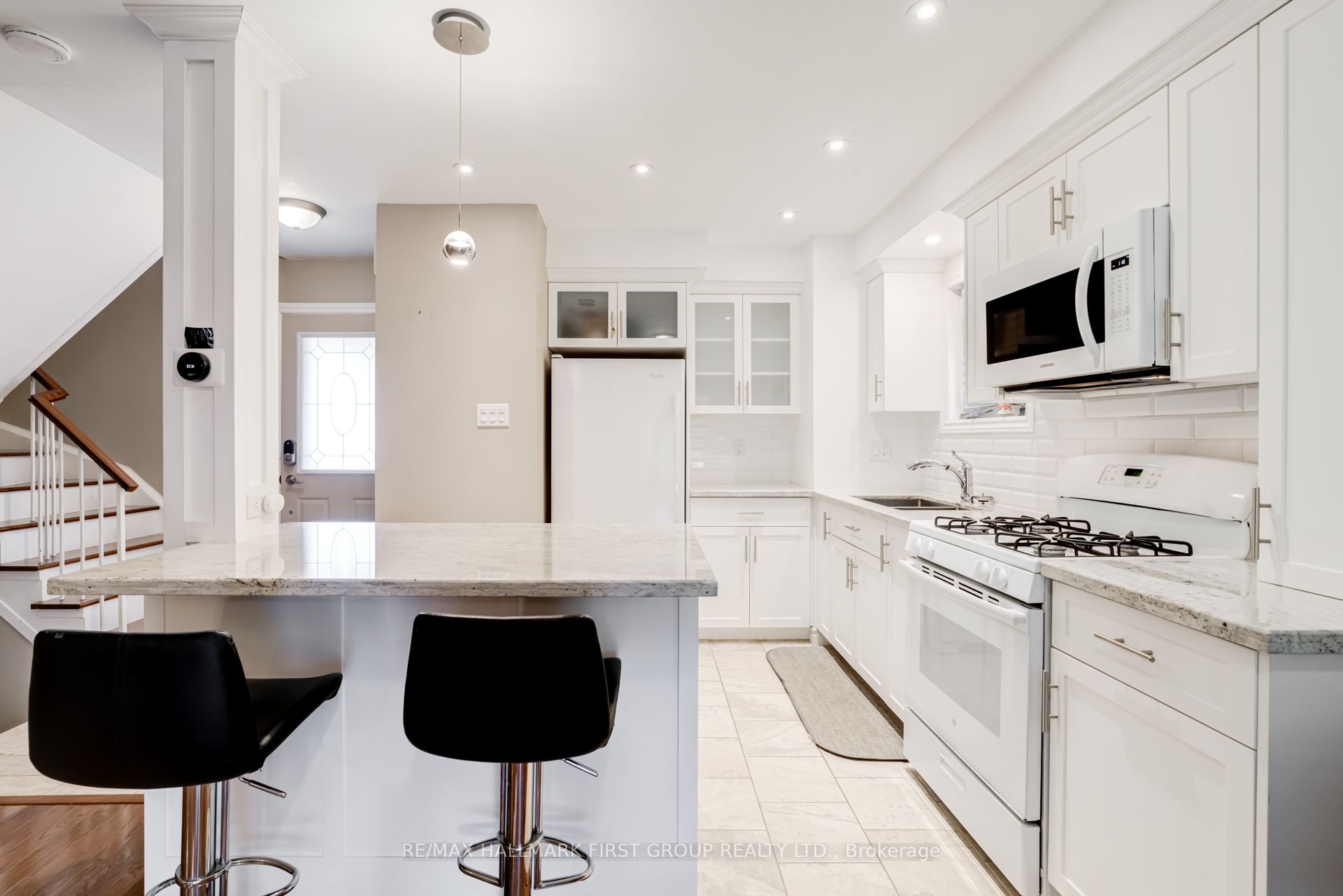 30 Stockbridge Crescent Property Photo 3