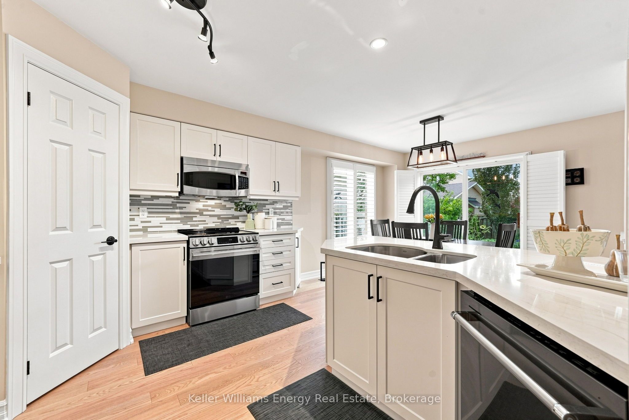 442 Meadow Street Property Photo 4
