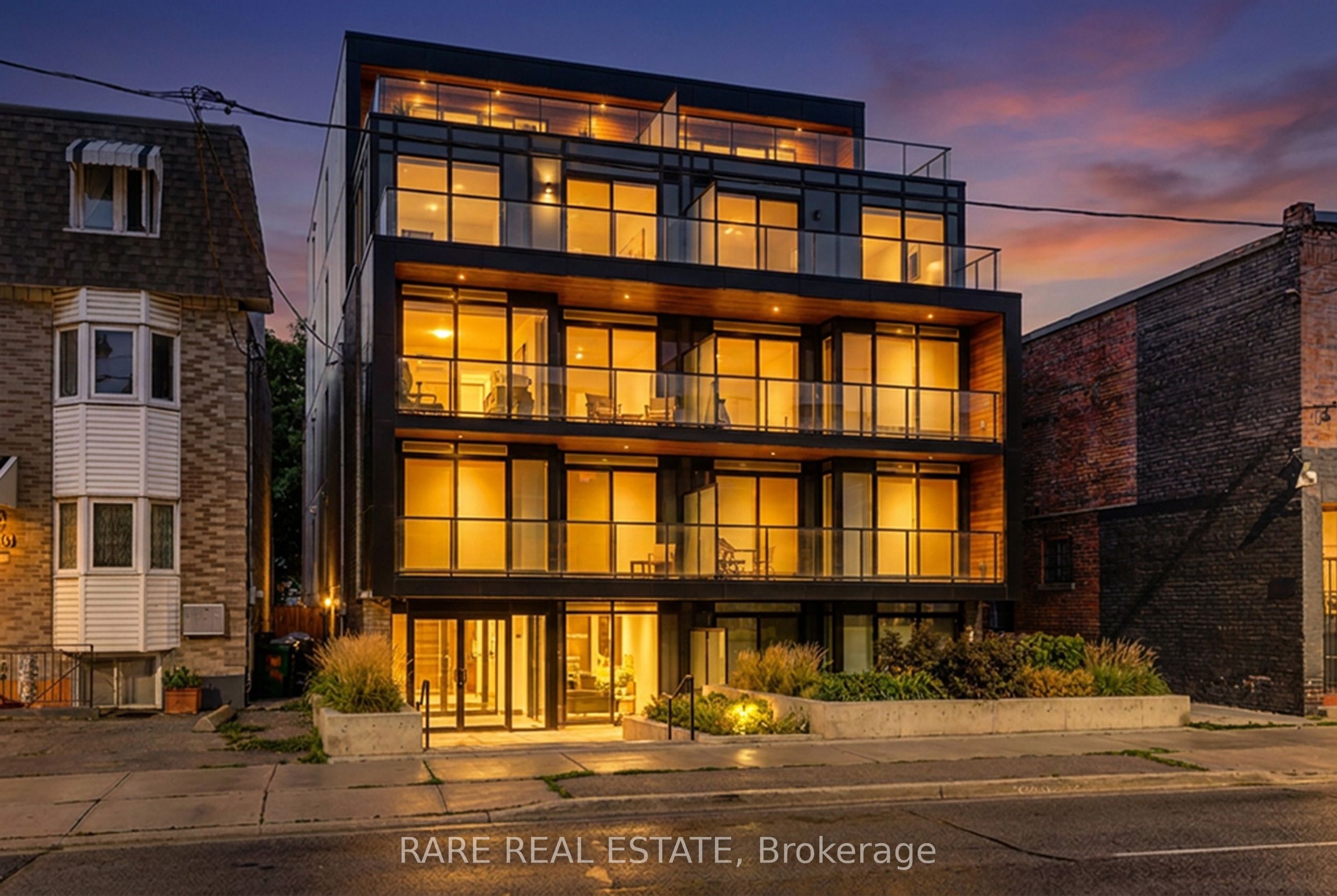 890 & 892 Broadview Avenue