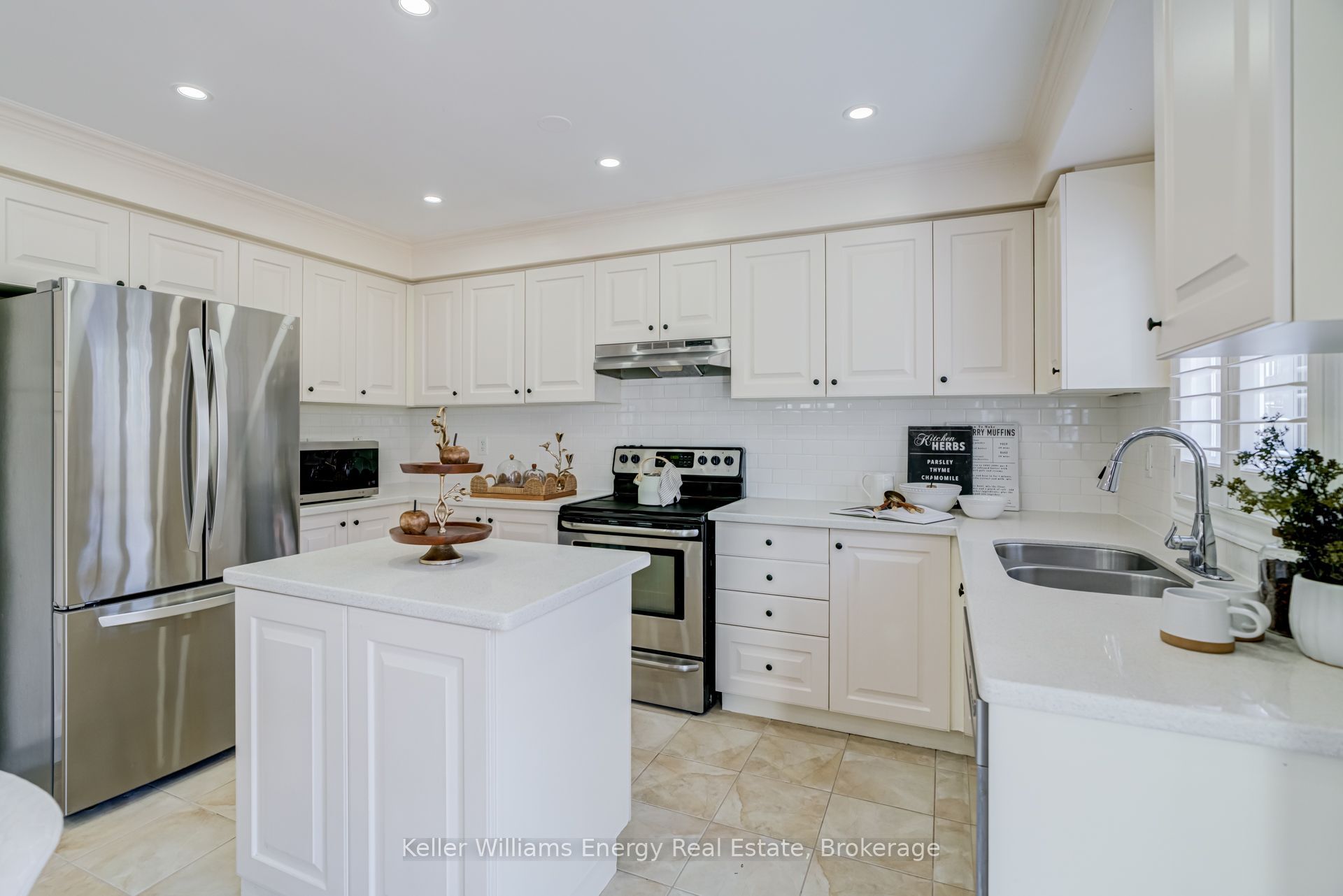 1342 Harlstone Crescent Property Photo 3