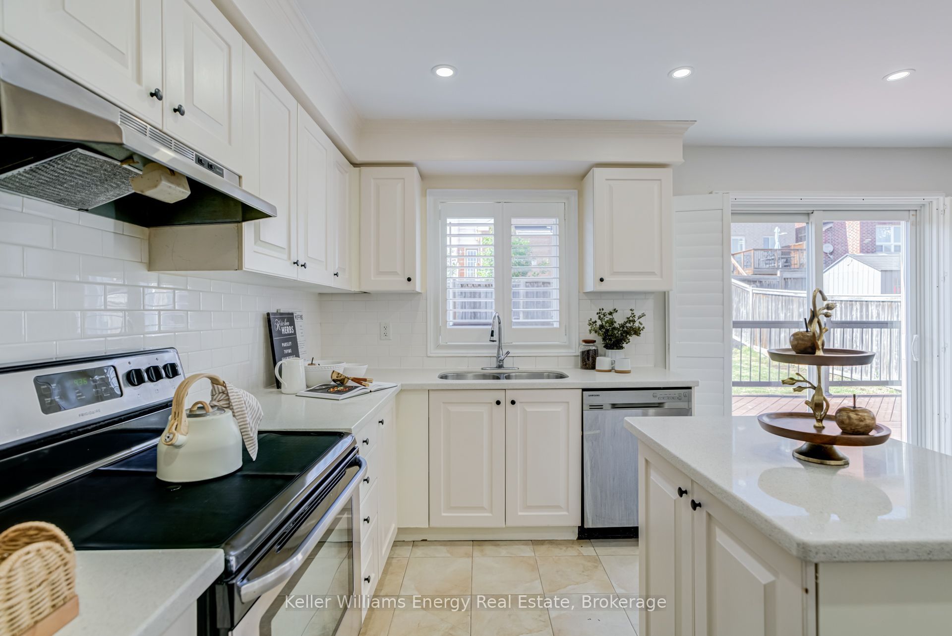 1342 Harlstone Crescent Property Photo 4