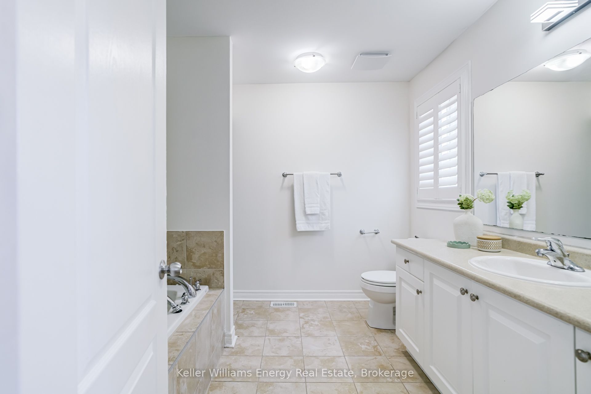 1342 Harlstone Crescent Property Photo 20
