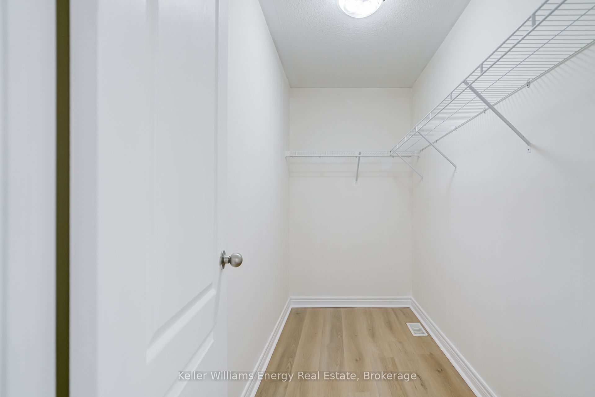 1342 Harlstone Crescent Property Photo 23