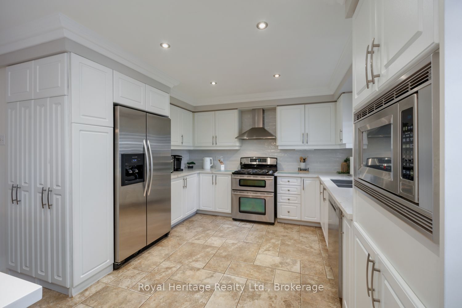 455 Ormond Drive Property Photo 14