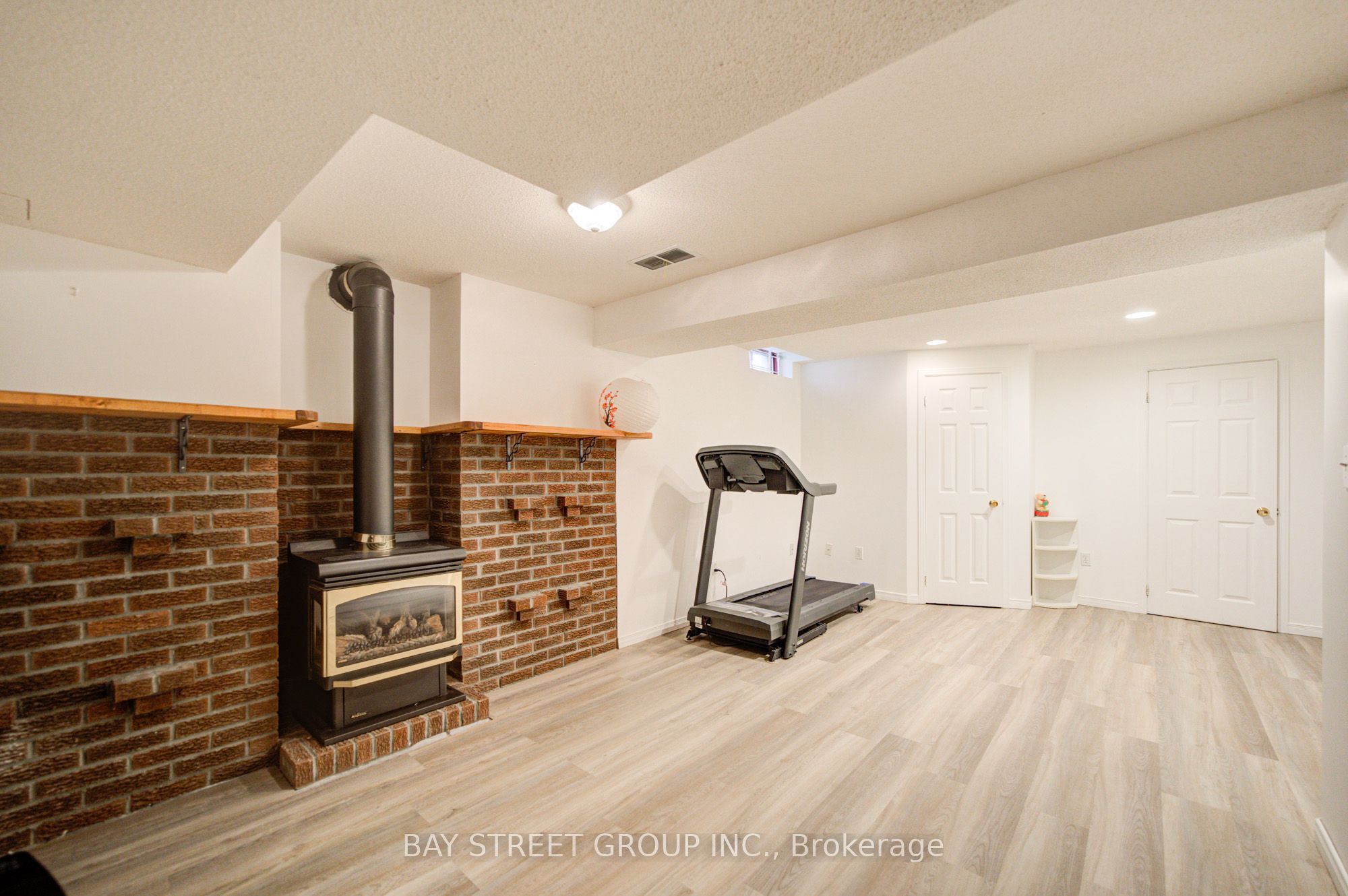 10 Hemingford Place Property Photo 32
