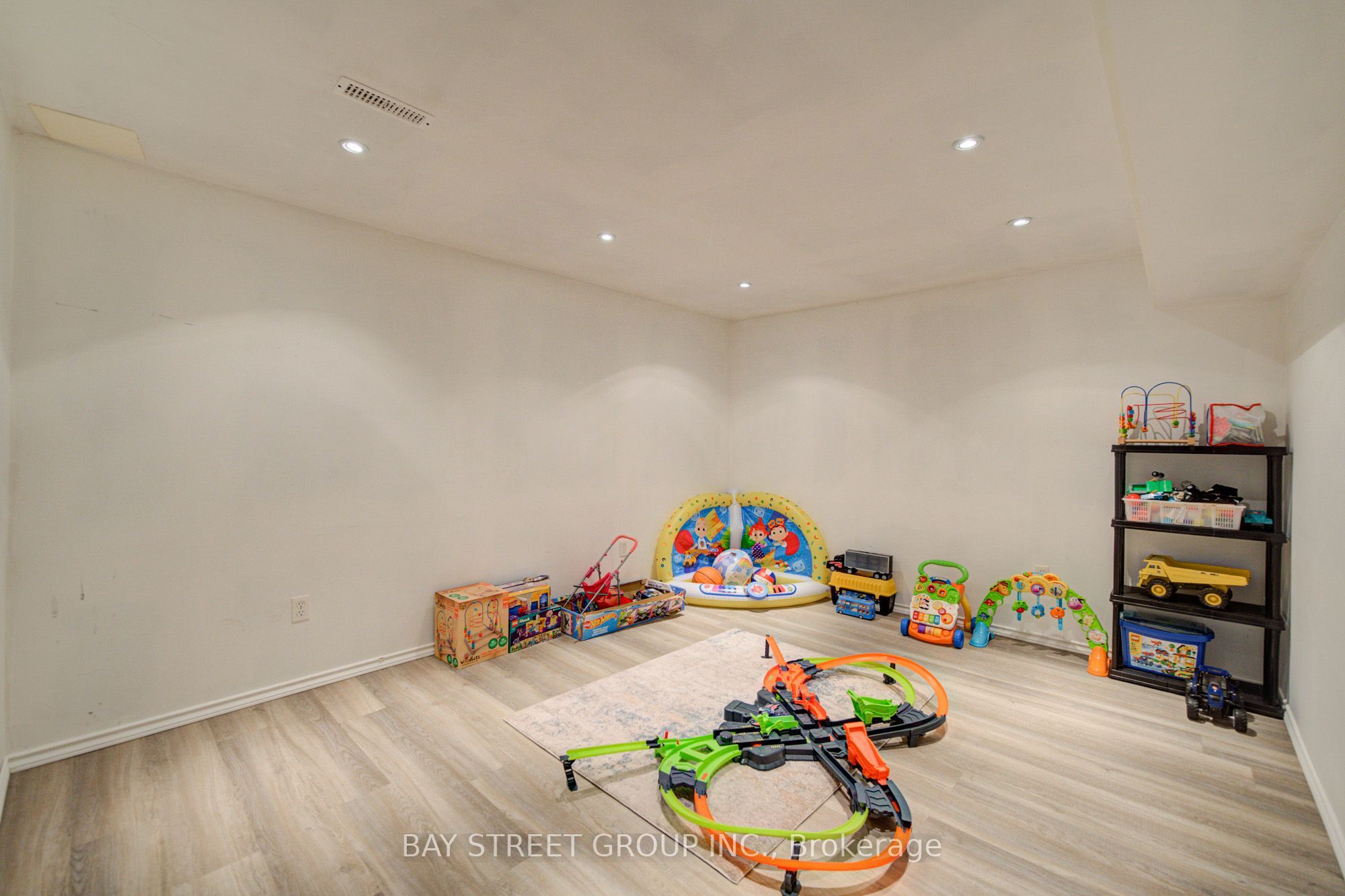 10 Hemingford Place Property Photo 33