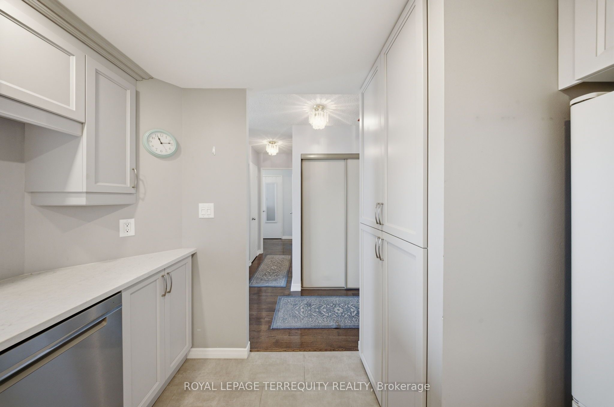 711 Rossland Road E 606 Property Photo 8