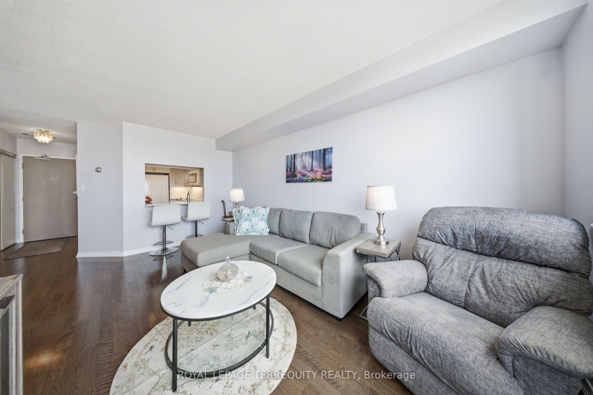 711 Rossland Road E 606 Property Photo 10