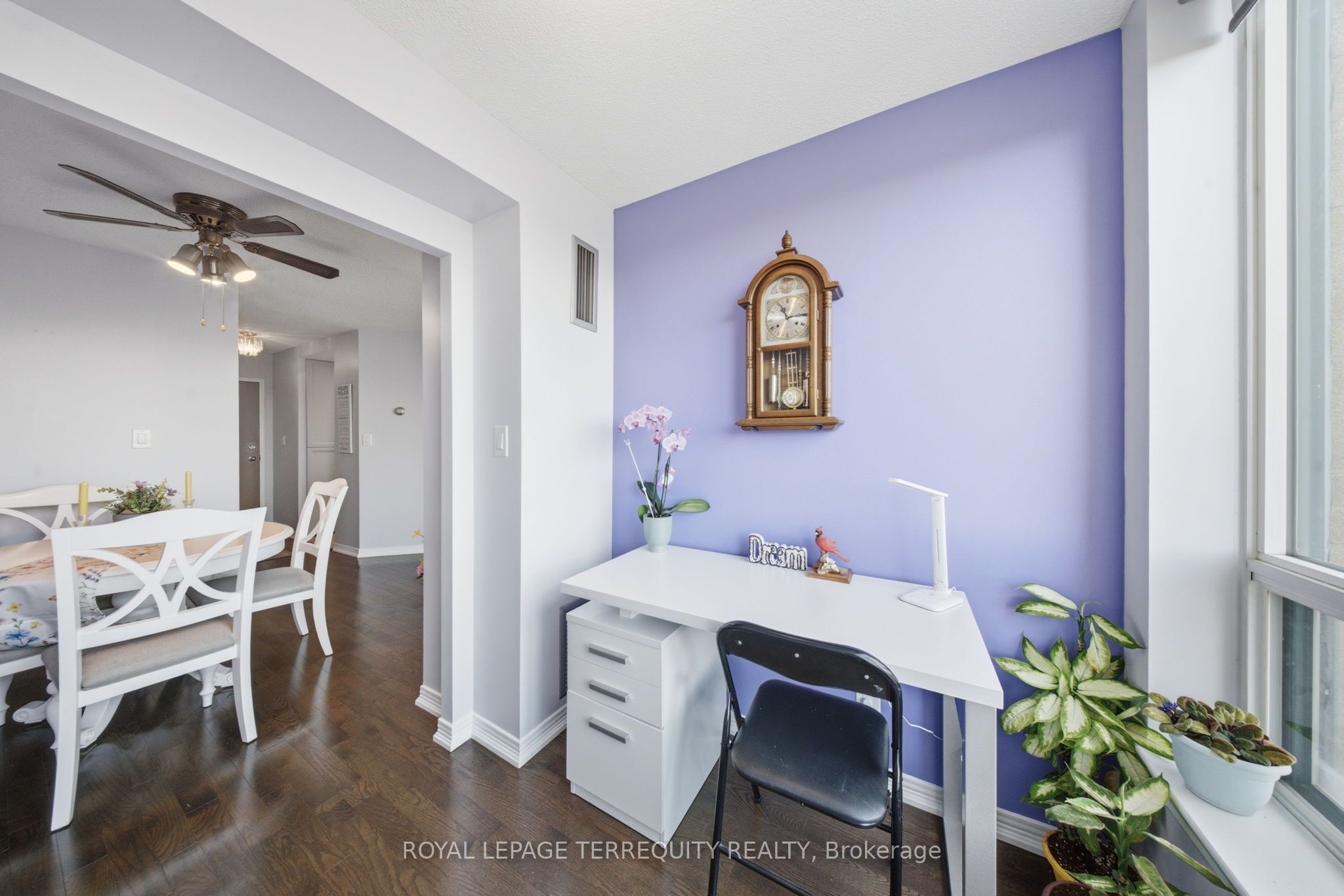 711 Rossland Road E 606 Property Photo 17