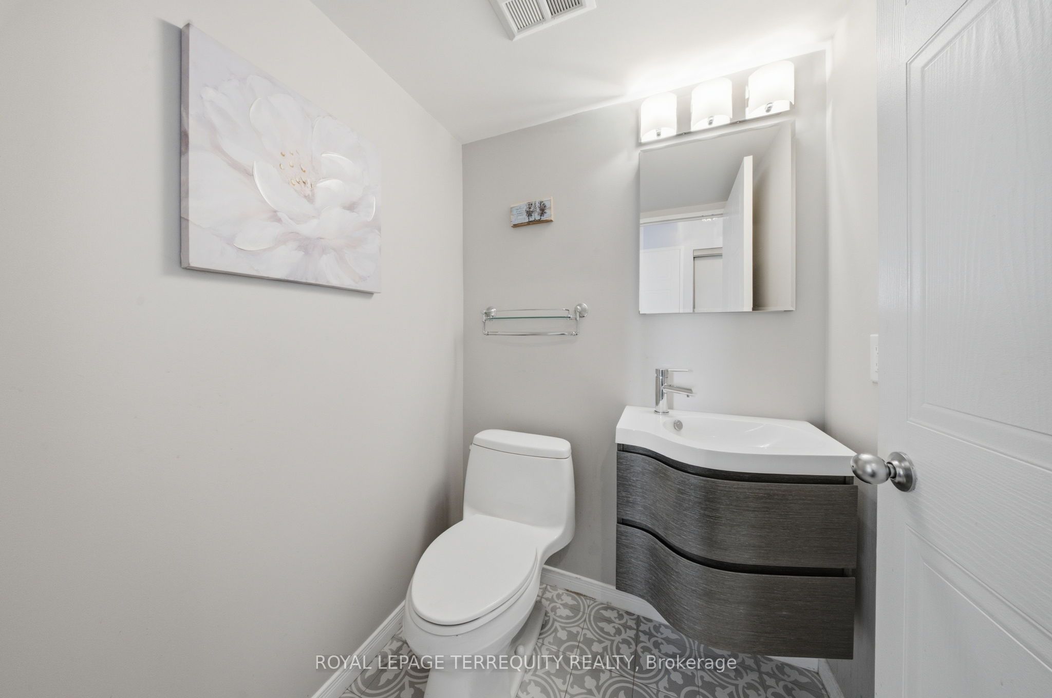 711 Rossland Road E 606 Property Photo 18
